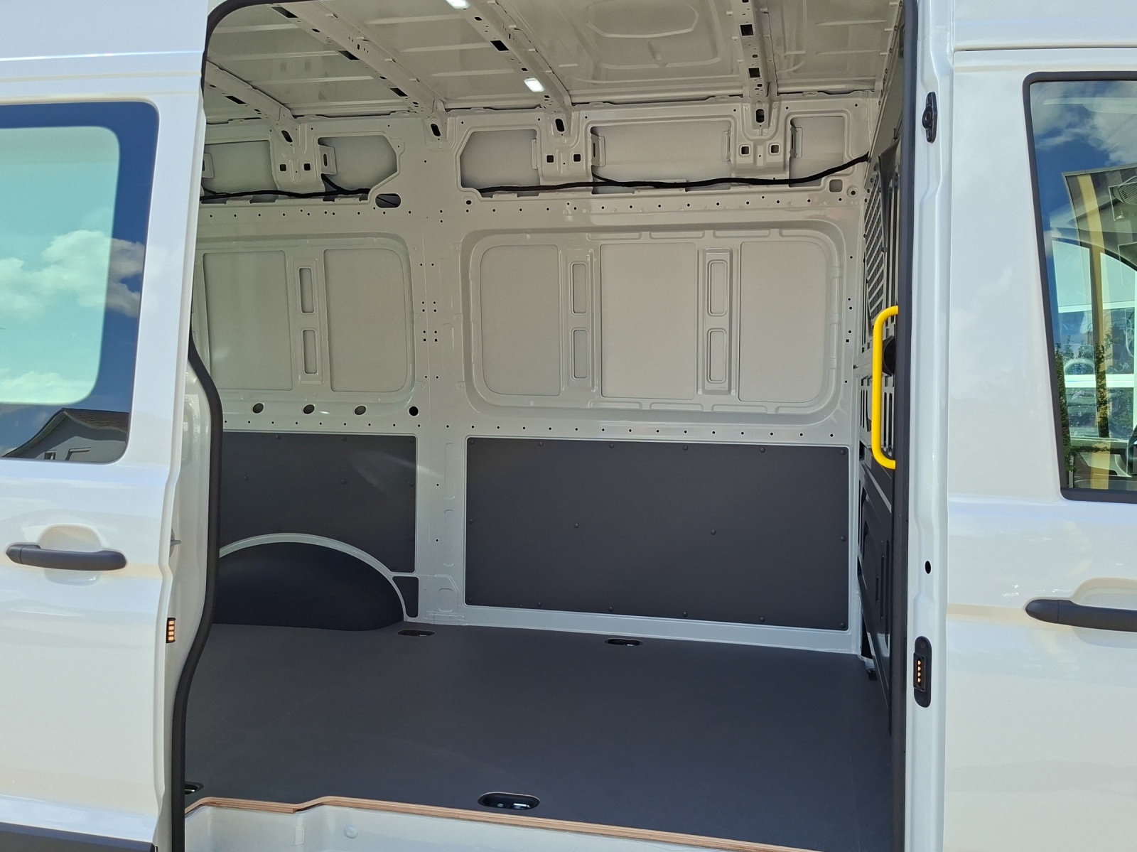 VW Crafter 35 2.0 BiTDI L3 4Motion A-image-22