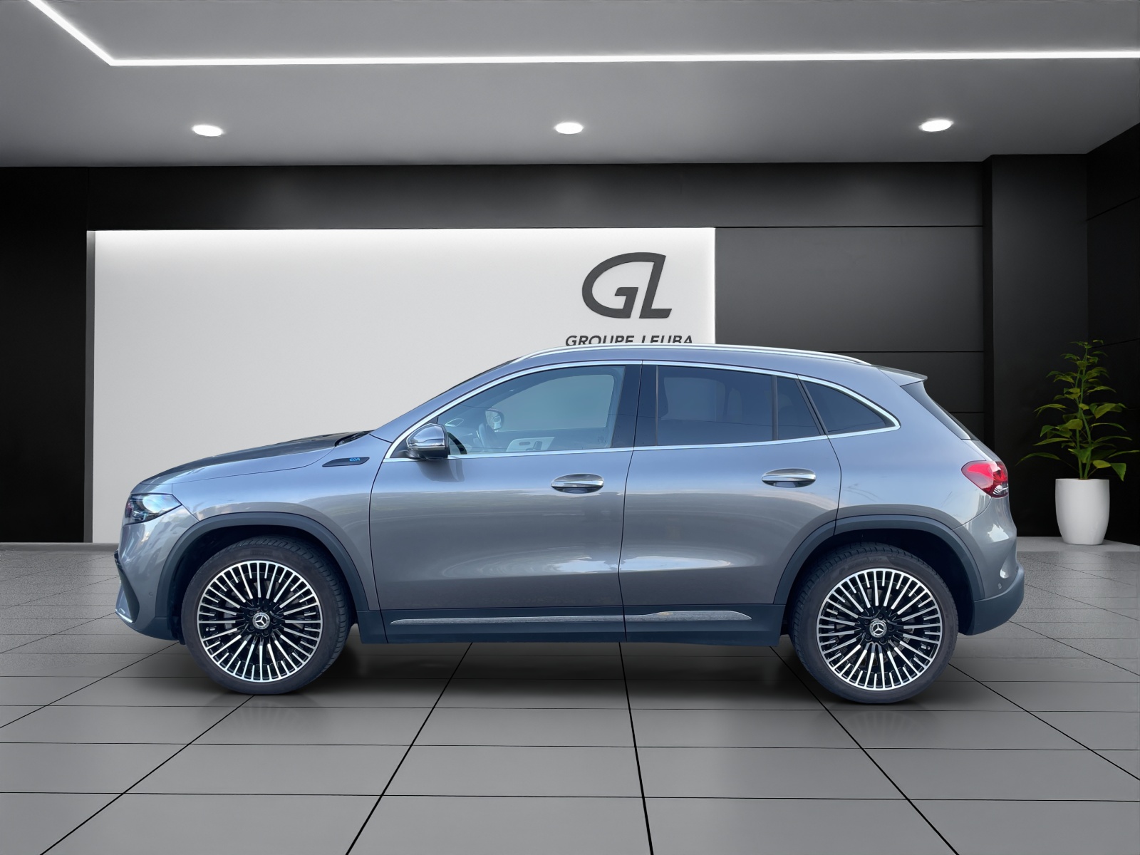 MERCEDES-BENZ EQA 250 AMG Line-image-2