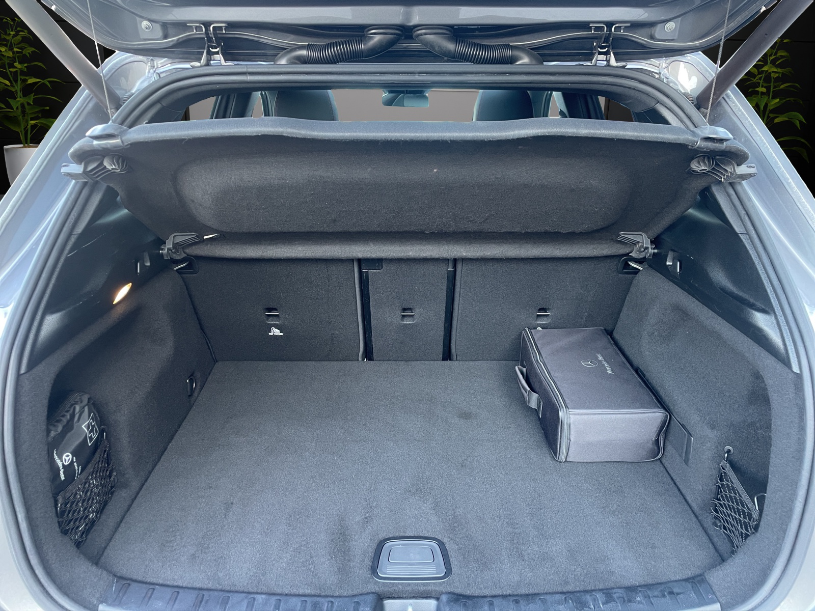 MERCEDES-BENZ EQA 250 AMG Line-image-14