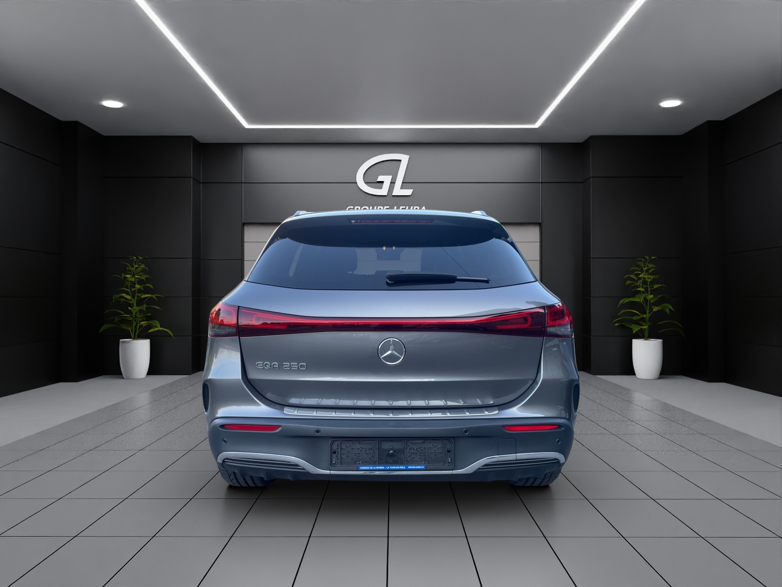 MERCEDES-BENZ EQA 250 AMG Line-image-4