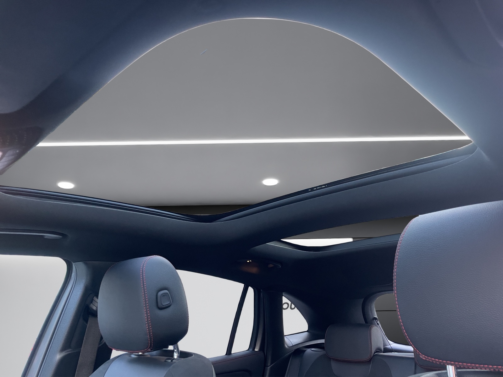 MERCEDES-BENZ EQA 250 AMG Line-image-11