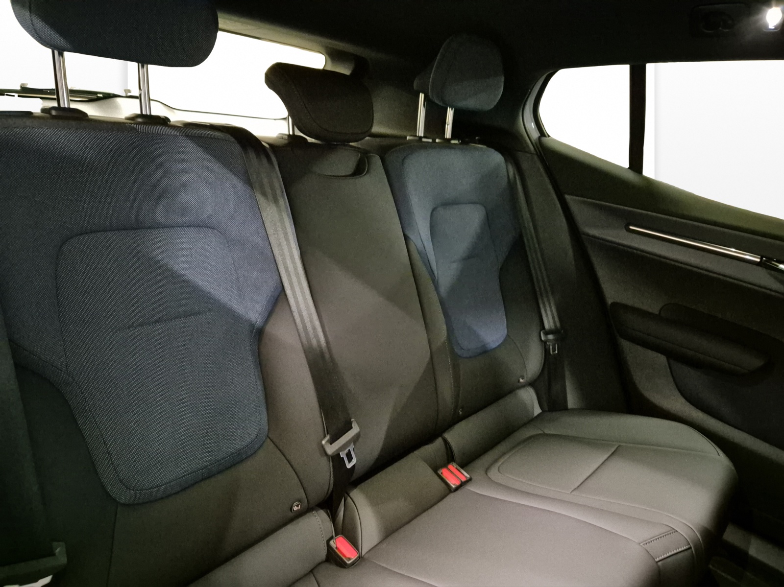 VOLVO EX30 E60 Plus-image-16