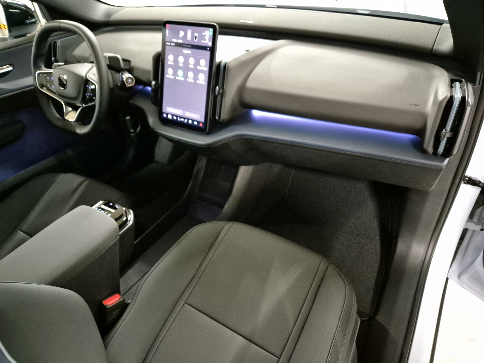 VOLVO EX30 E60 Plus-image-17