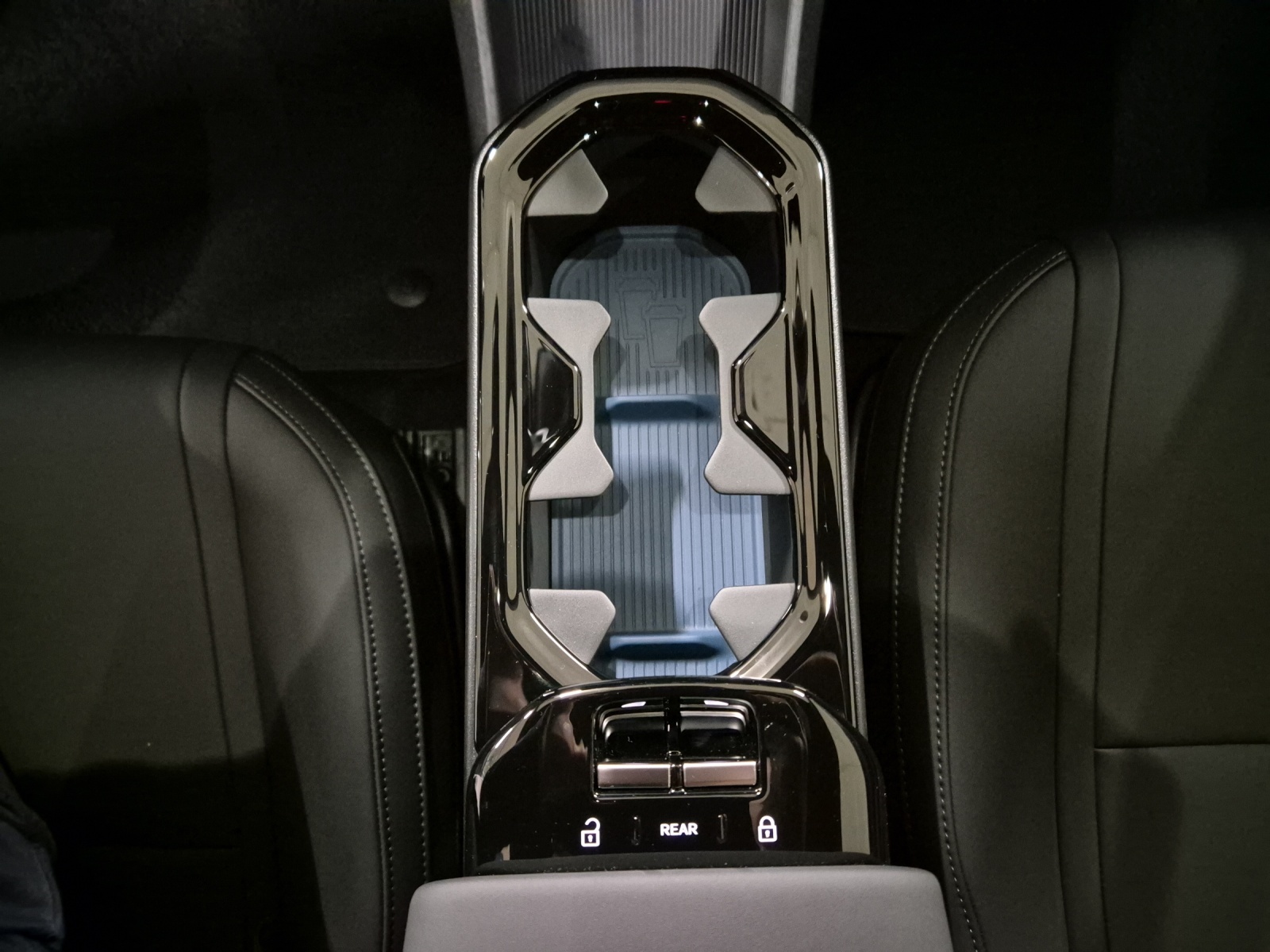 VOLVO EX30 E60 Plus-image-13