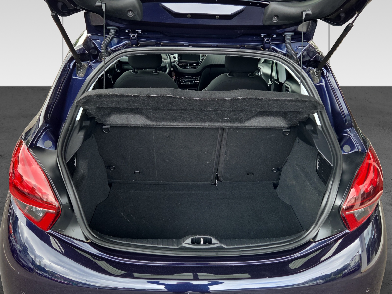 PEUGEOT 208 1.2 PureTech Signature-image-12