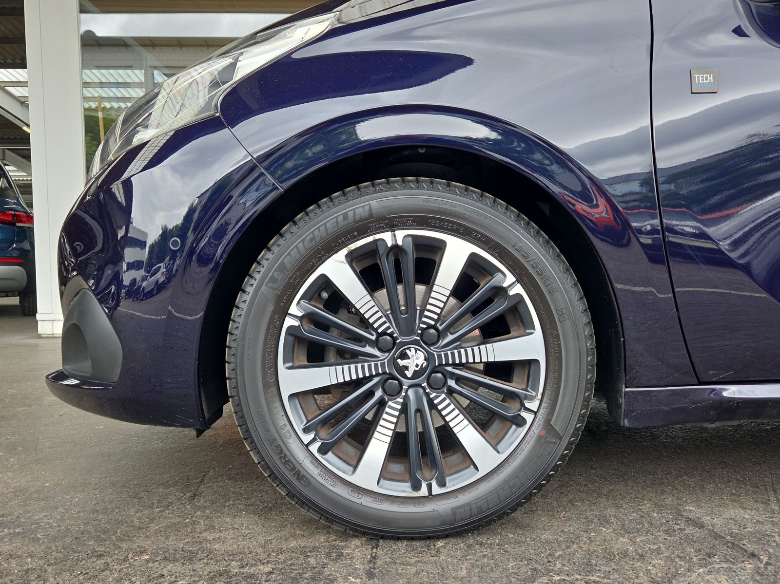 PEUGEOT 208 1.2 PureTech Signature-image-4