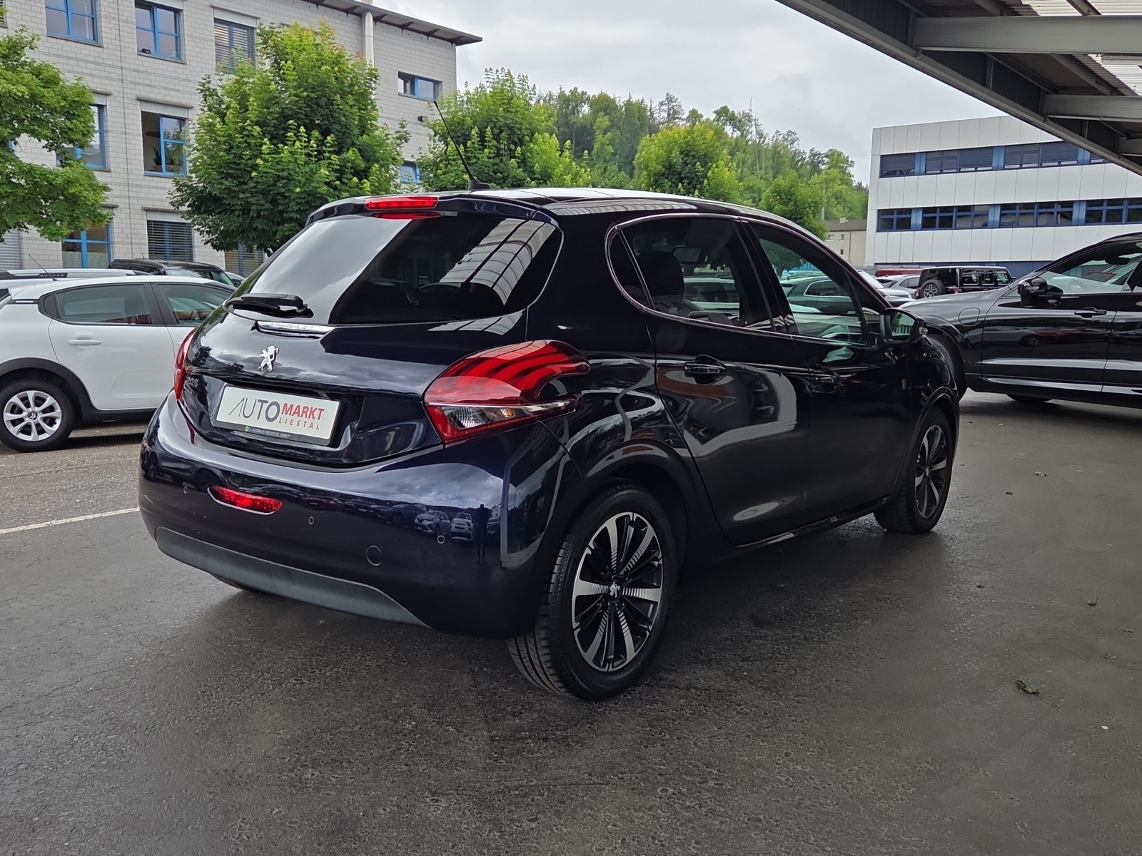 PEUGEOT 208 1.2 PureTech Signature-image-13