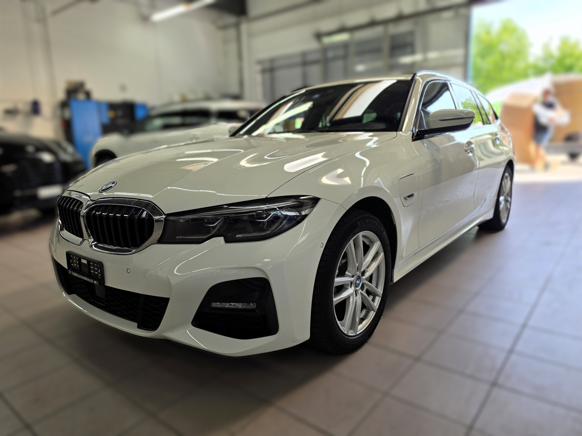 BMW 330e x DriveTouring M Sport Steptronic-image-0