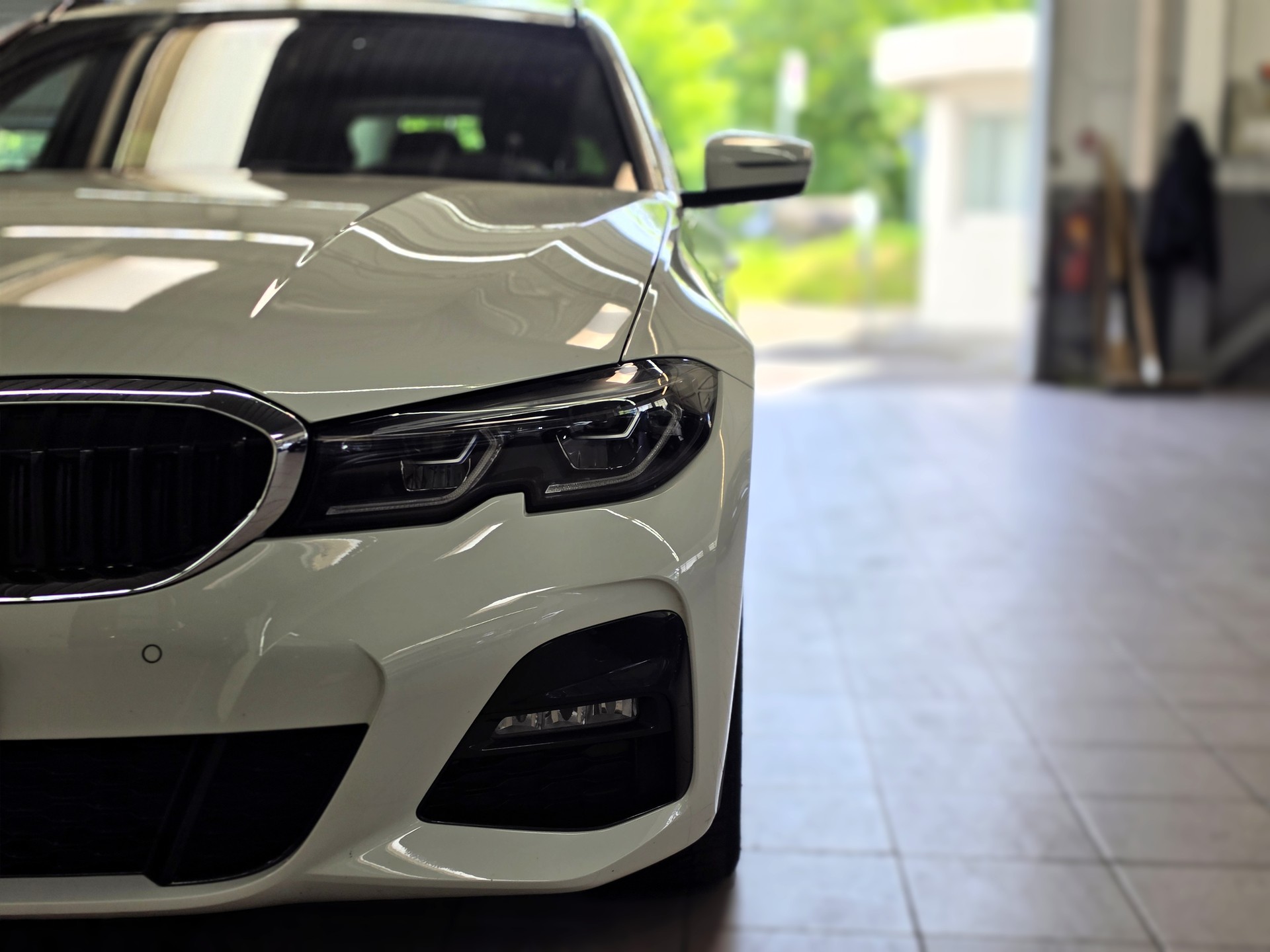 BMW 330e x DriveTouring M Sport Steptronic-image-8