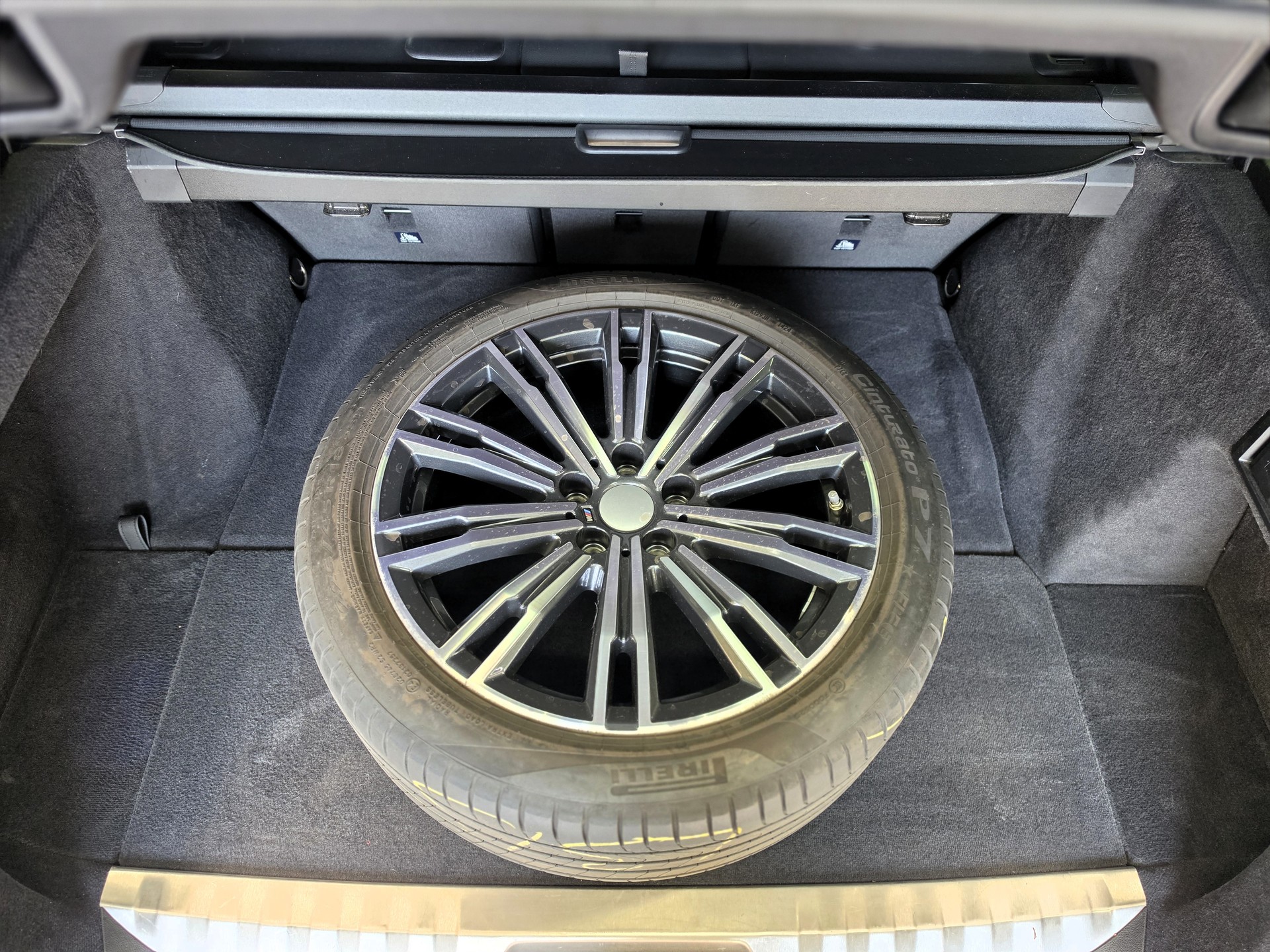 BMW 330e x DriveTouring M Sport Steptronic-image-15