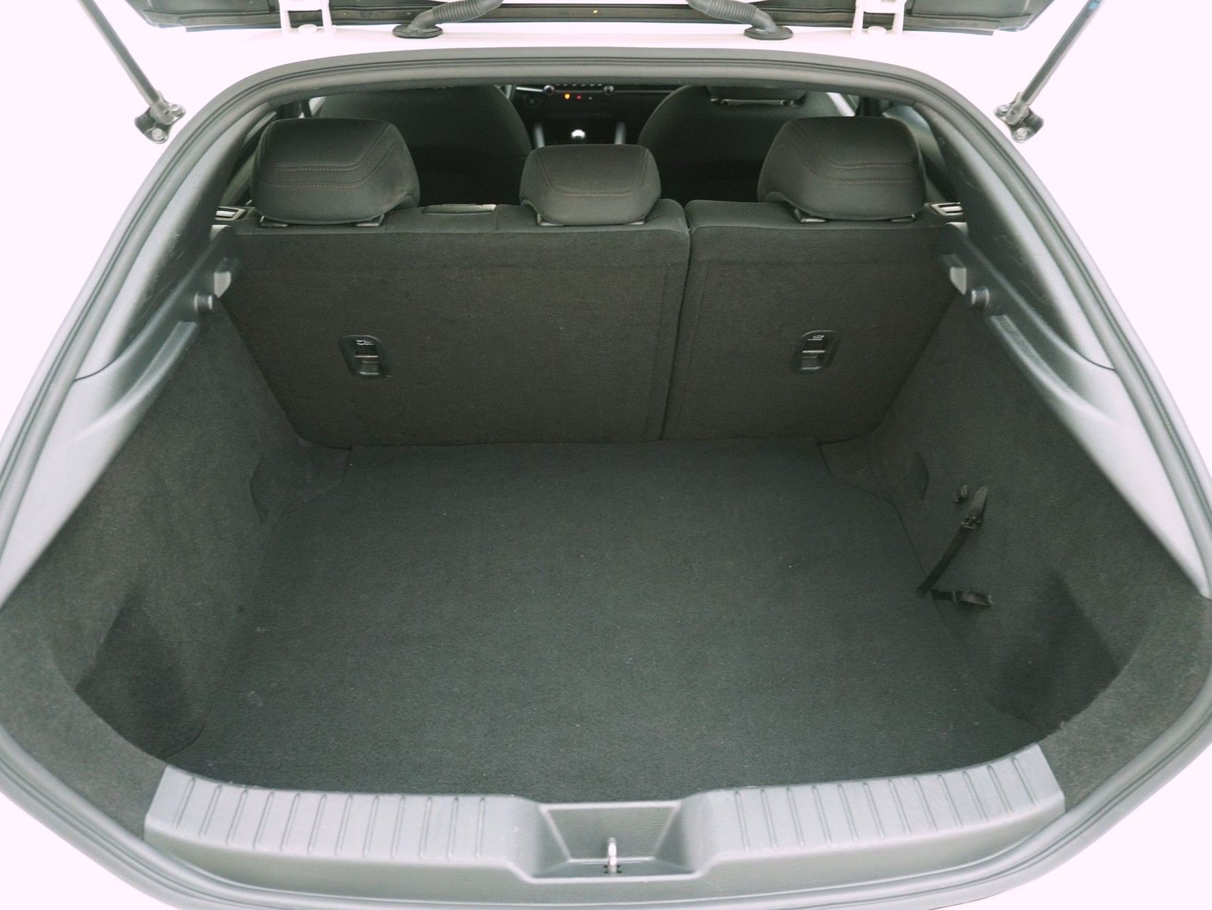 MAZDA 3 Hatchback 2.0 Ambition-image-11