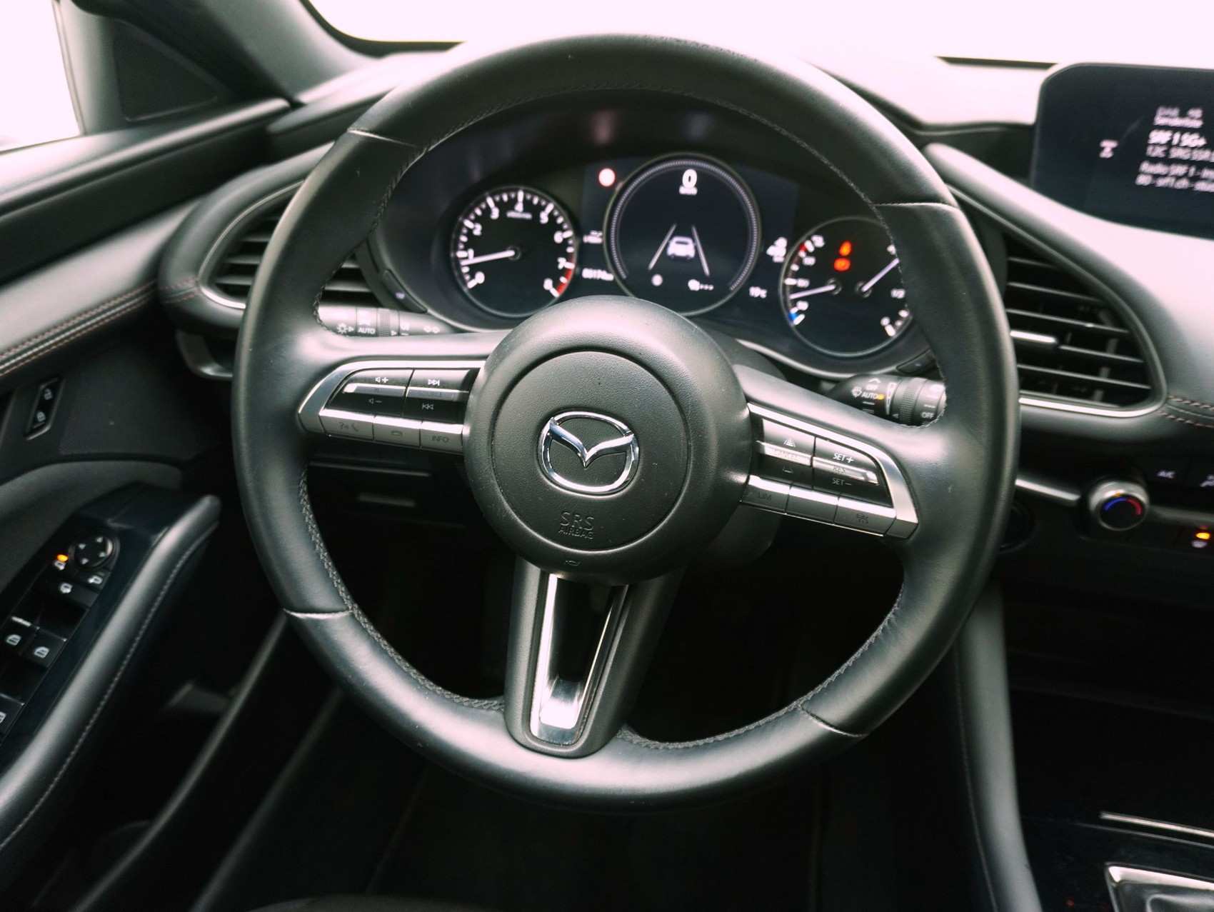MAZDA 3 Hatchback 2.0 Ambition-image-8
