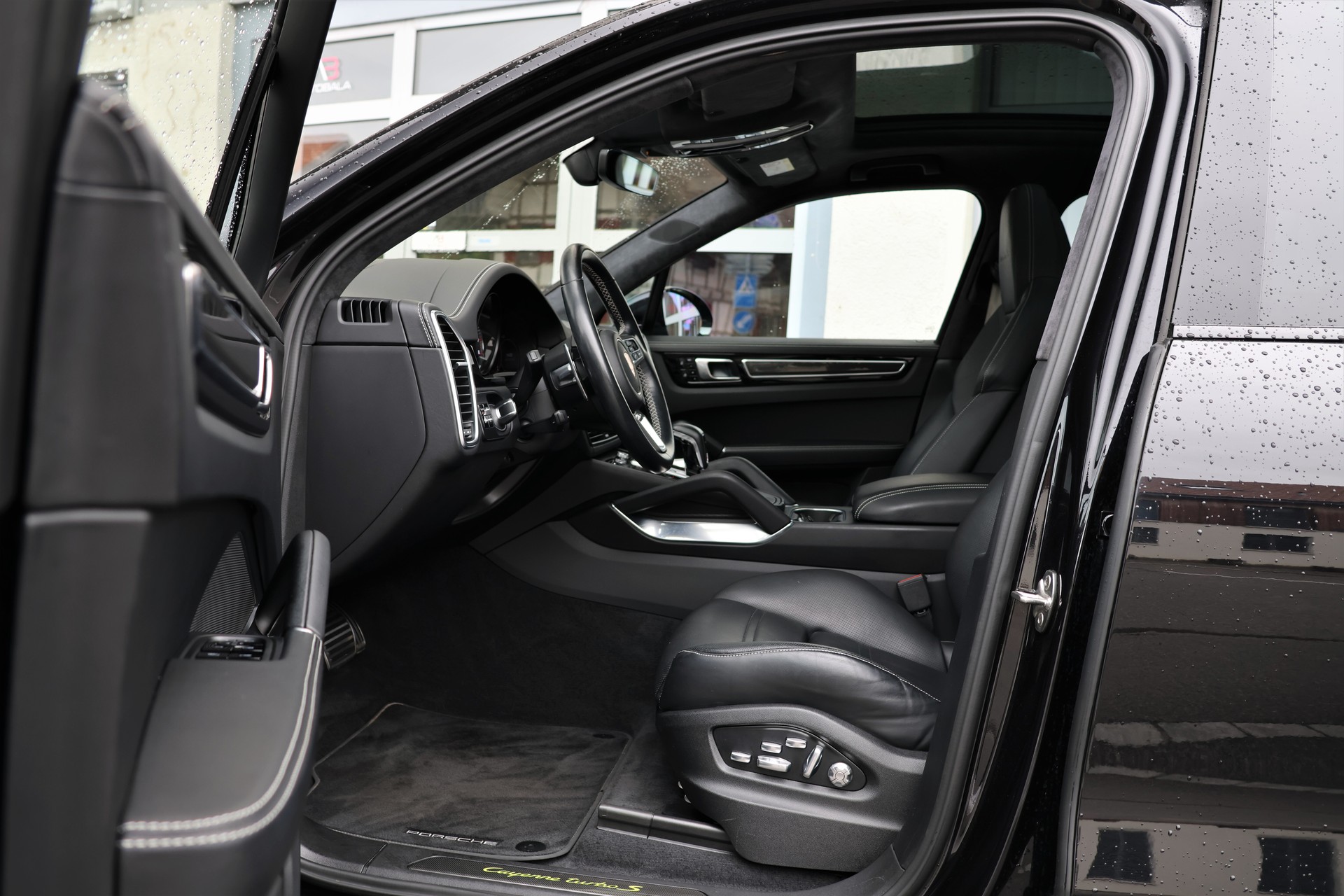 PORSCHE Cayenne Turbo S E-Hybrid (CH) "Approved bis 12/26"-image-9