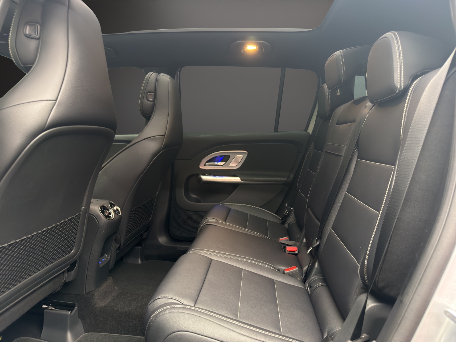 MERCEDES-BENZ GLB 220 4MATIC-image-9
