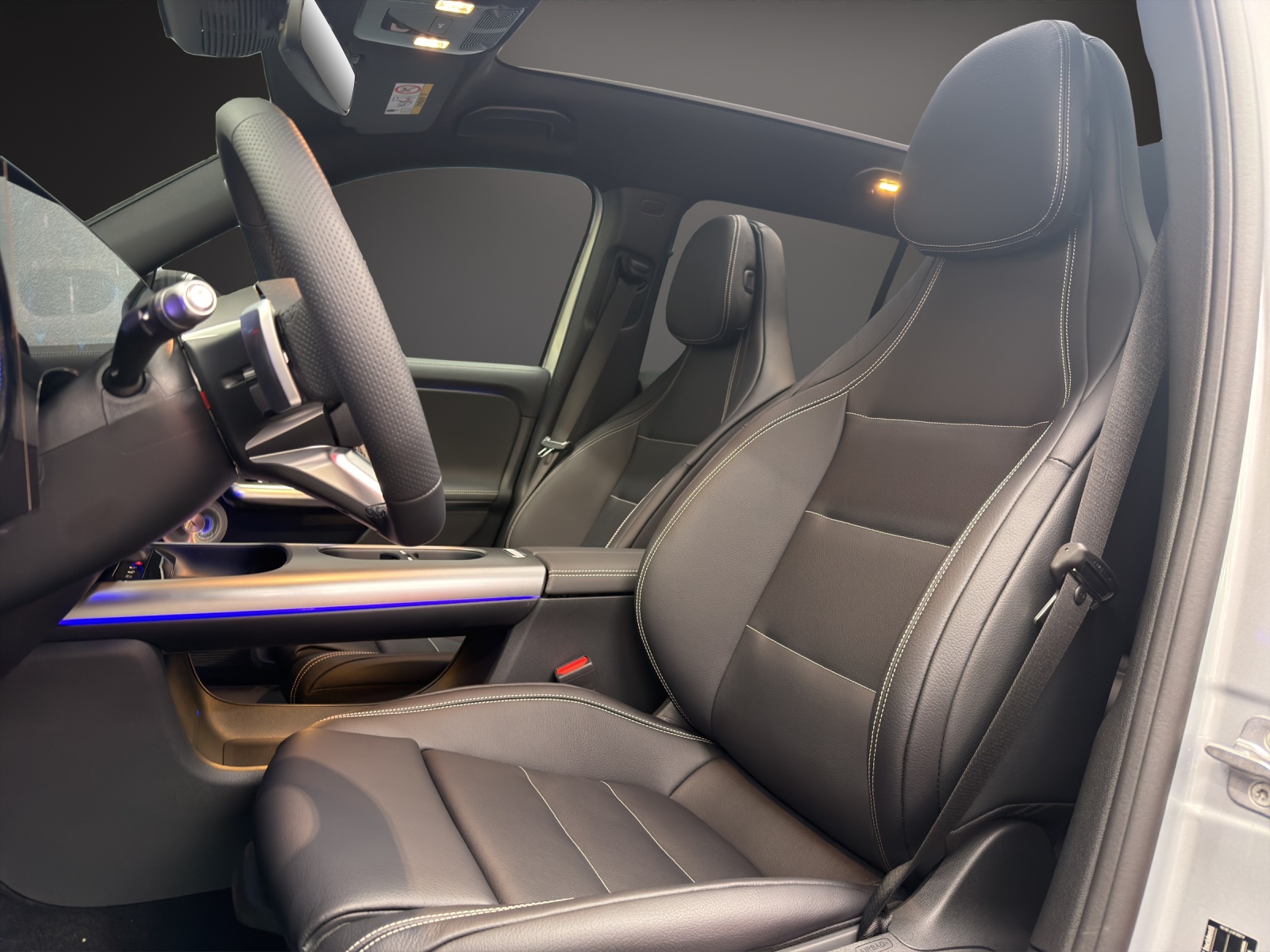 MERCEDES-BENZ GLB 220 4MATIC-image-8