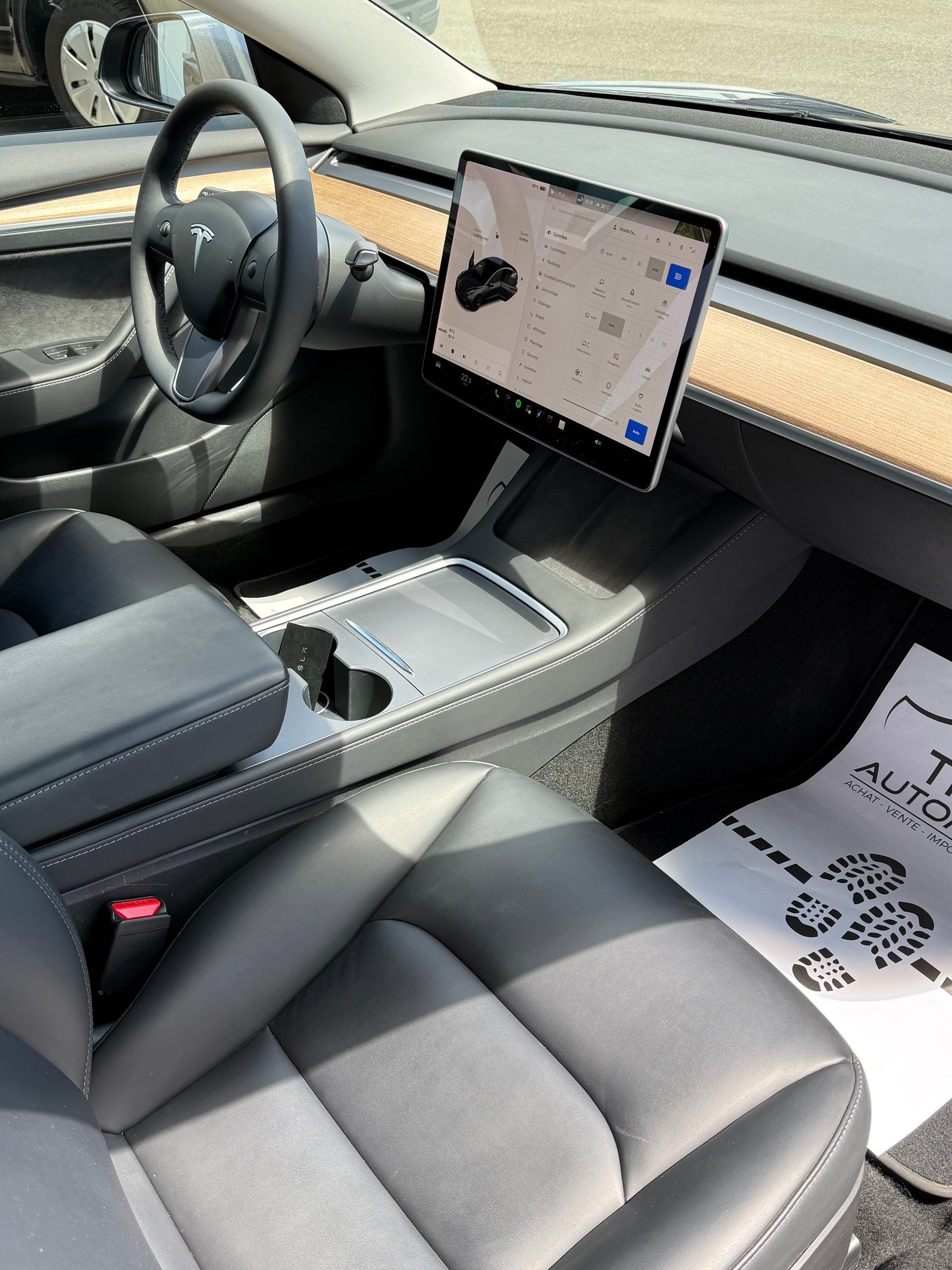 TESLA Model 3-image-19