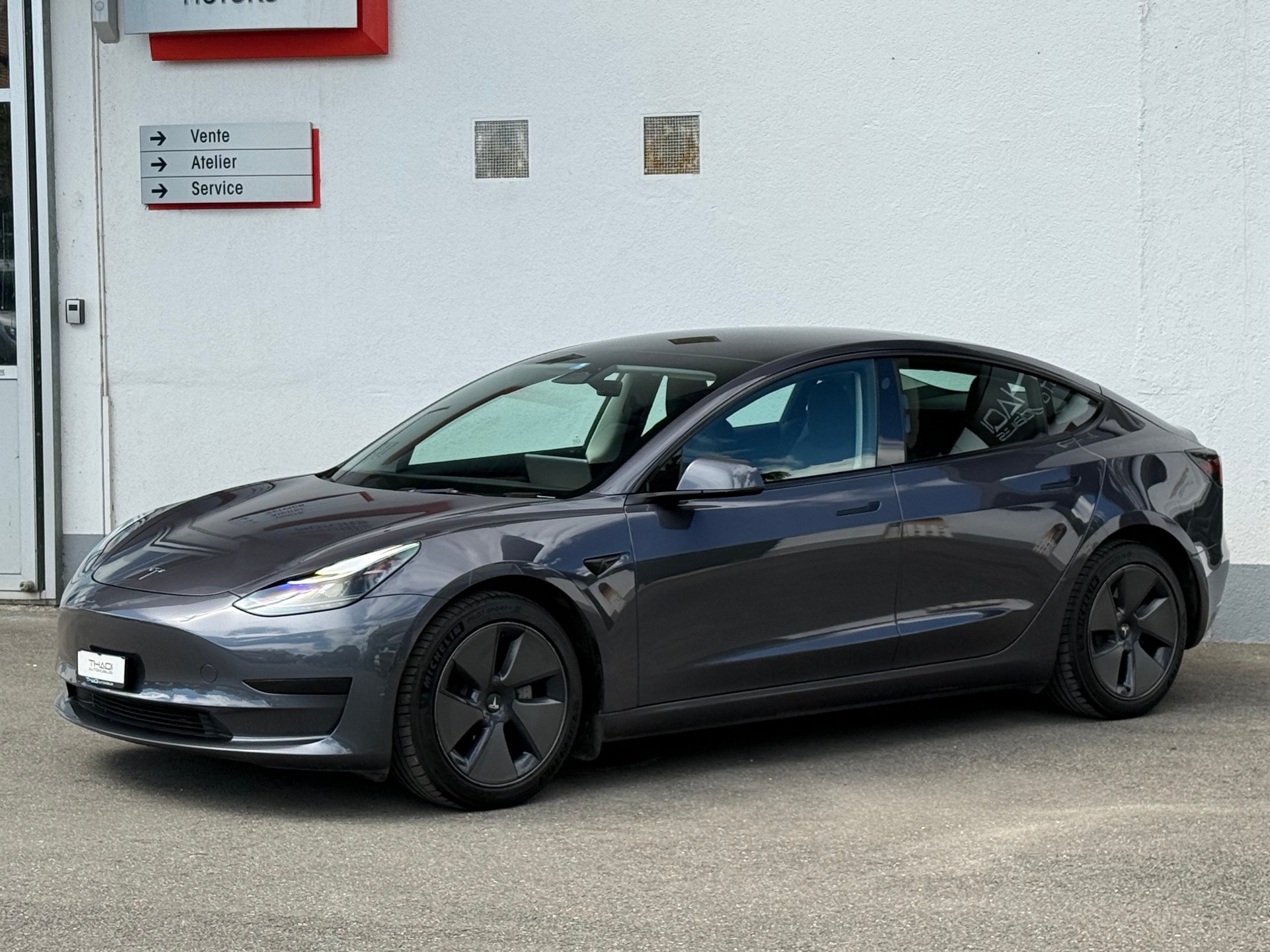 TESLA Model 3-image-4