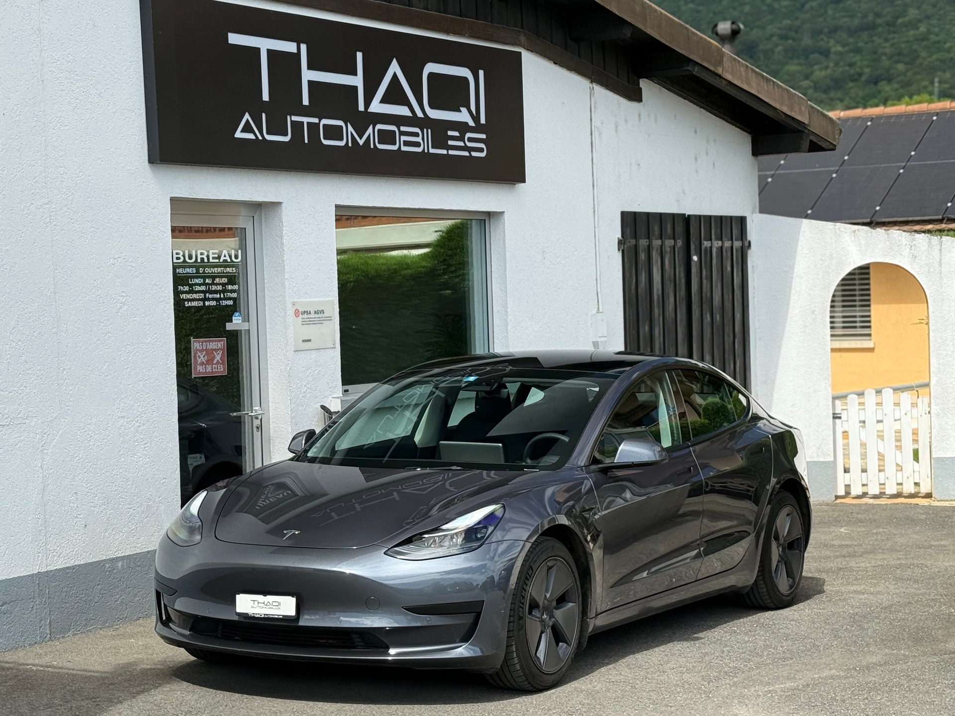 TESLA Model 3-image-10