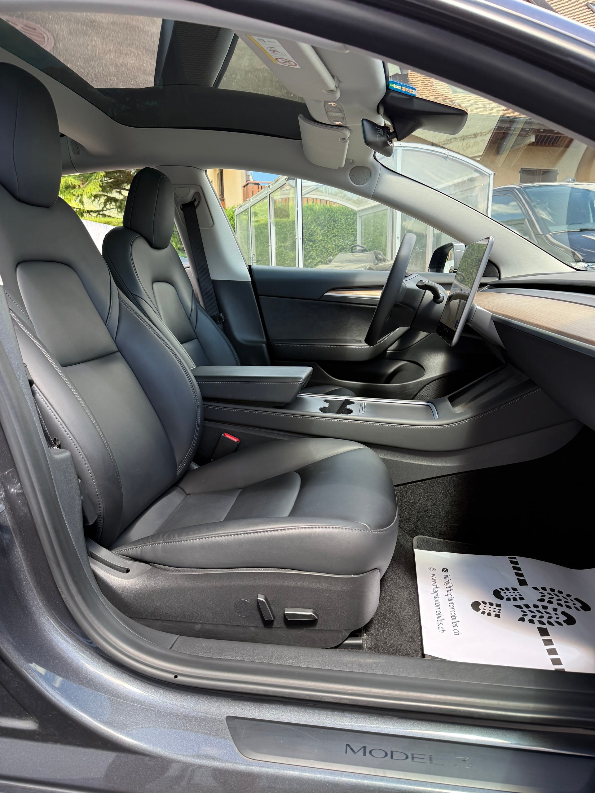 TESLA Model 3-image-18