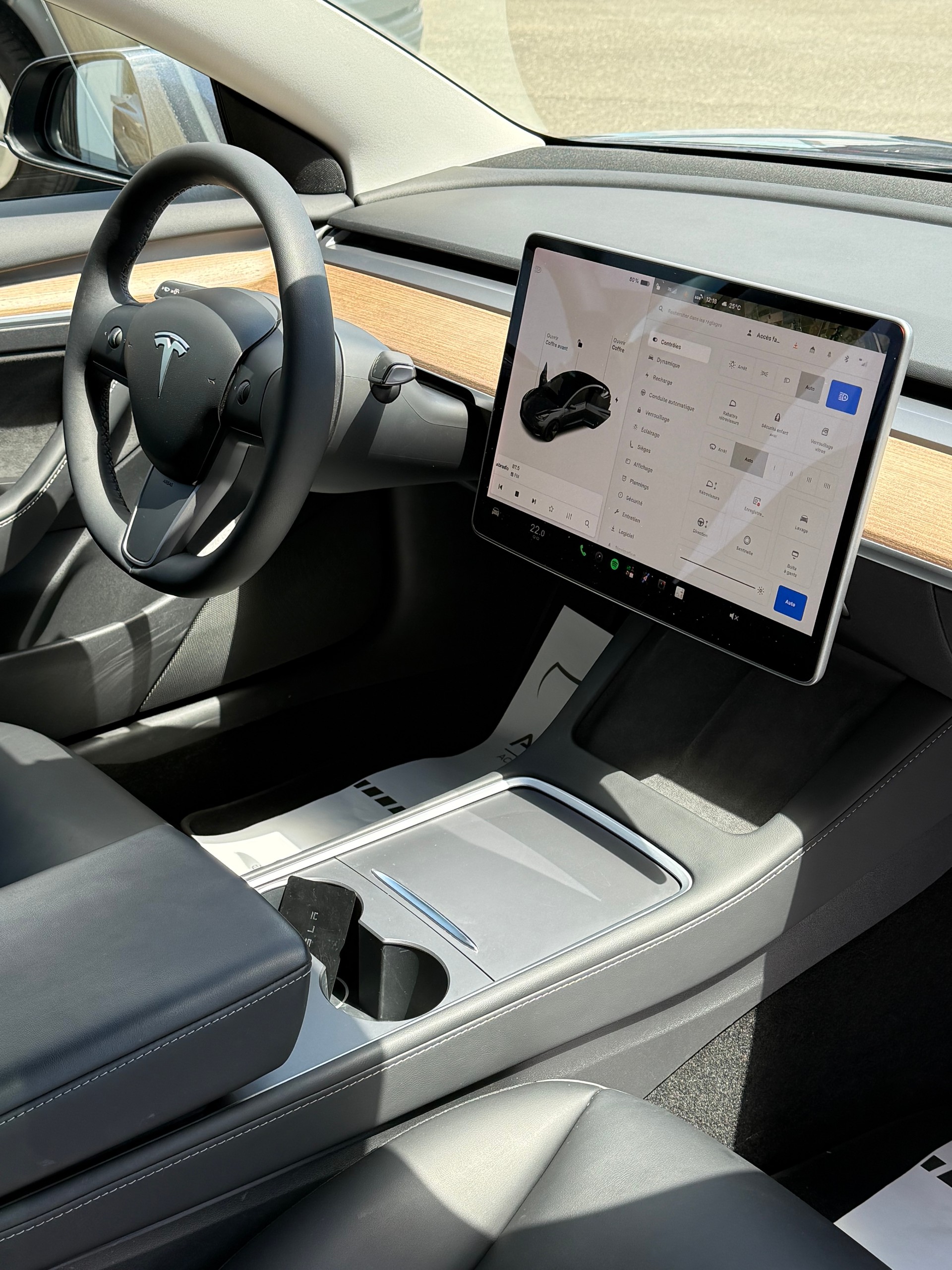 TESLA Model 3-image-20
