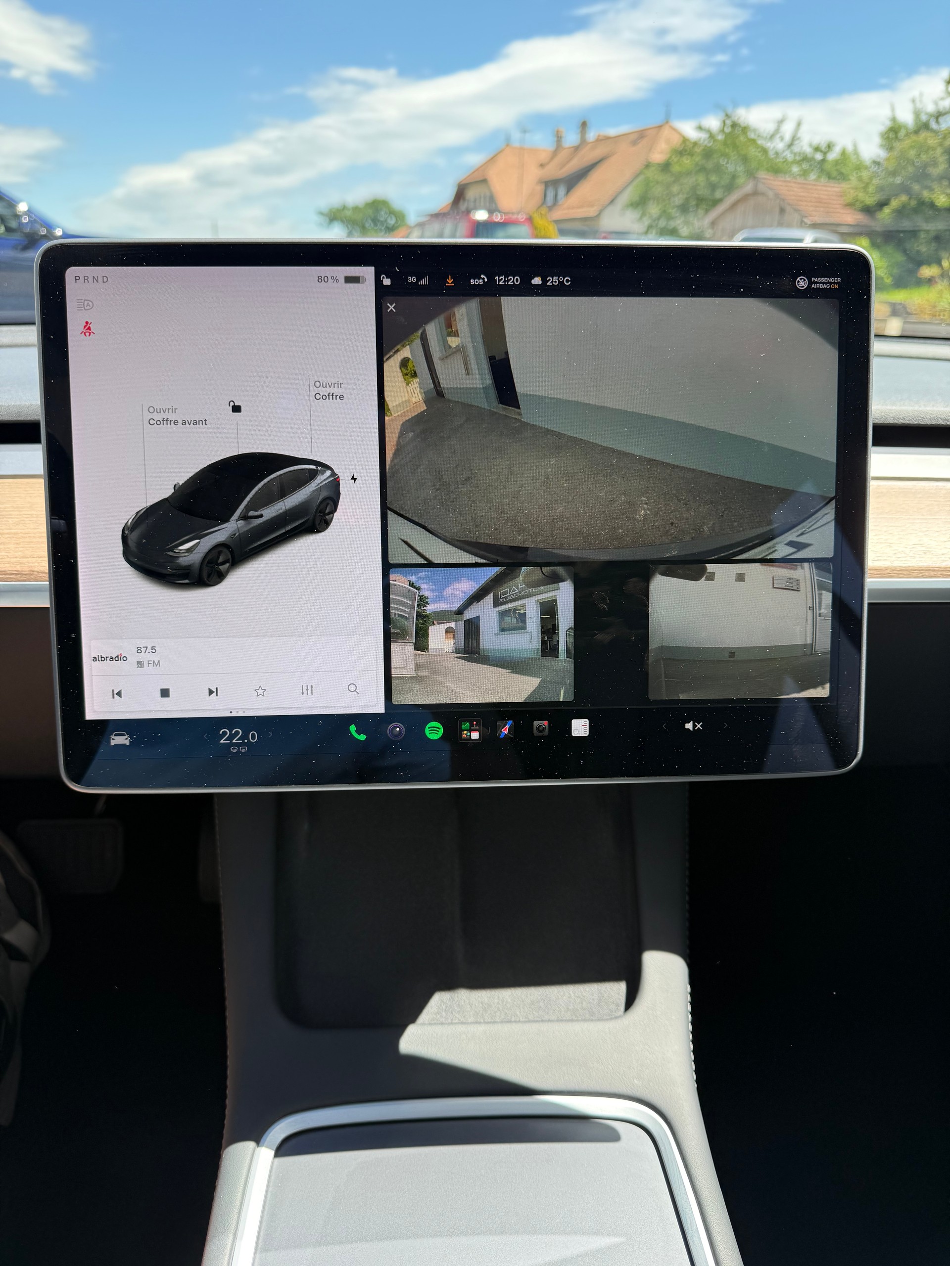 TESLA Model 3-image-21