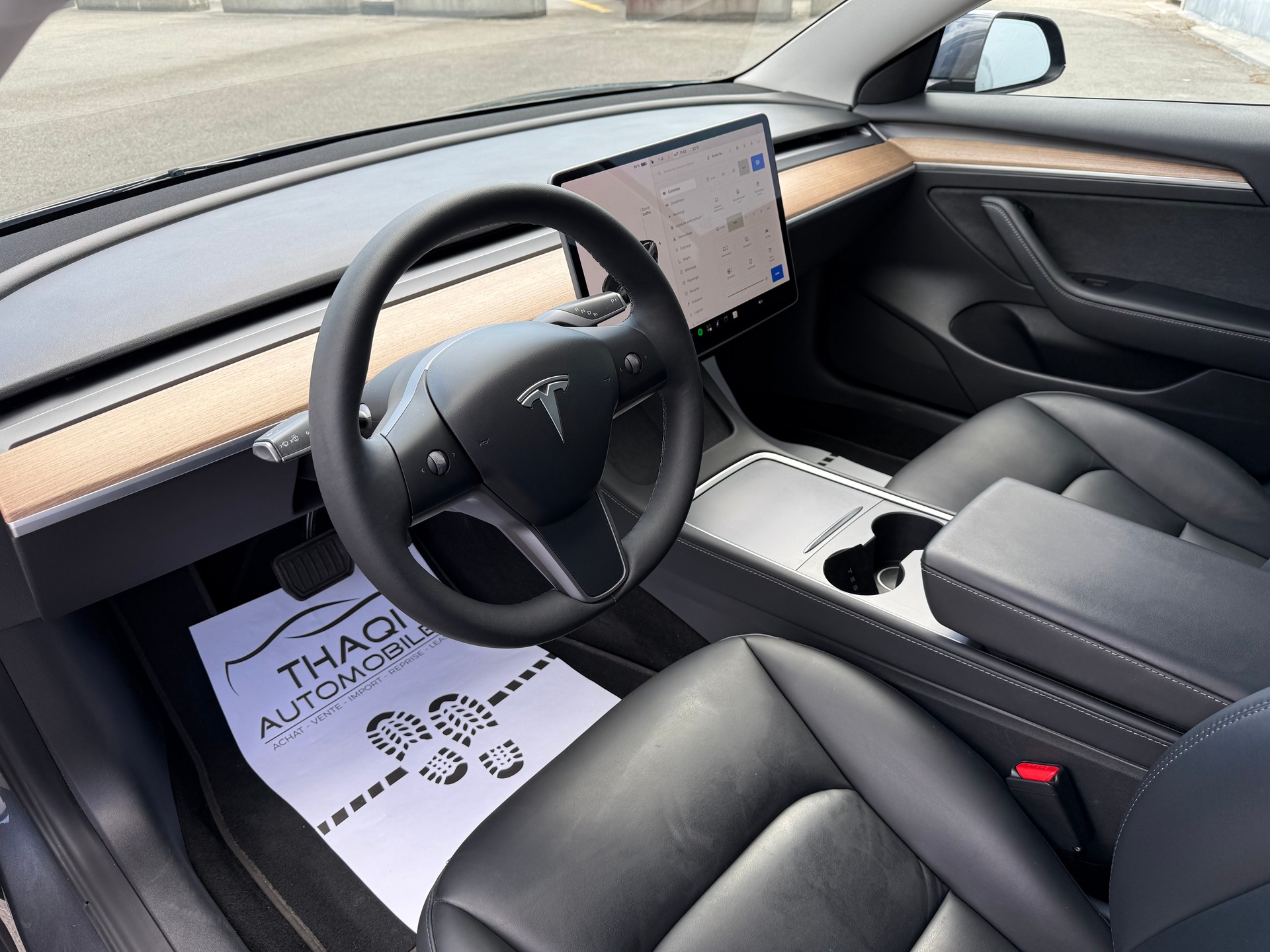 TESLA Model 3-image-12