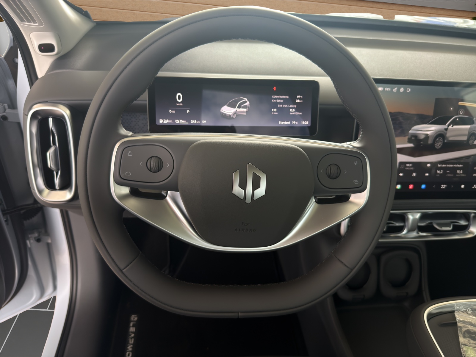 LEAPMOTOR B10 1.5 Hybrid EV-image-12