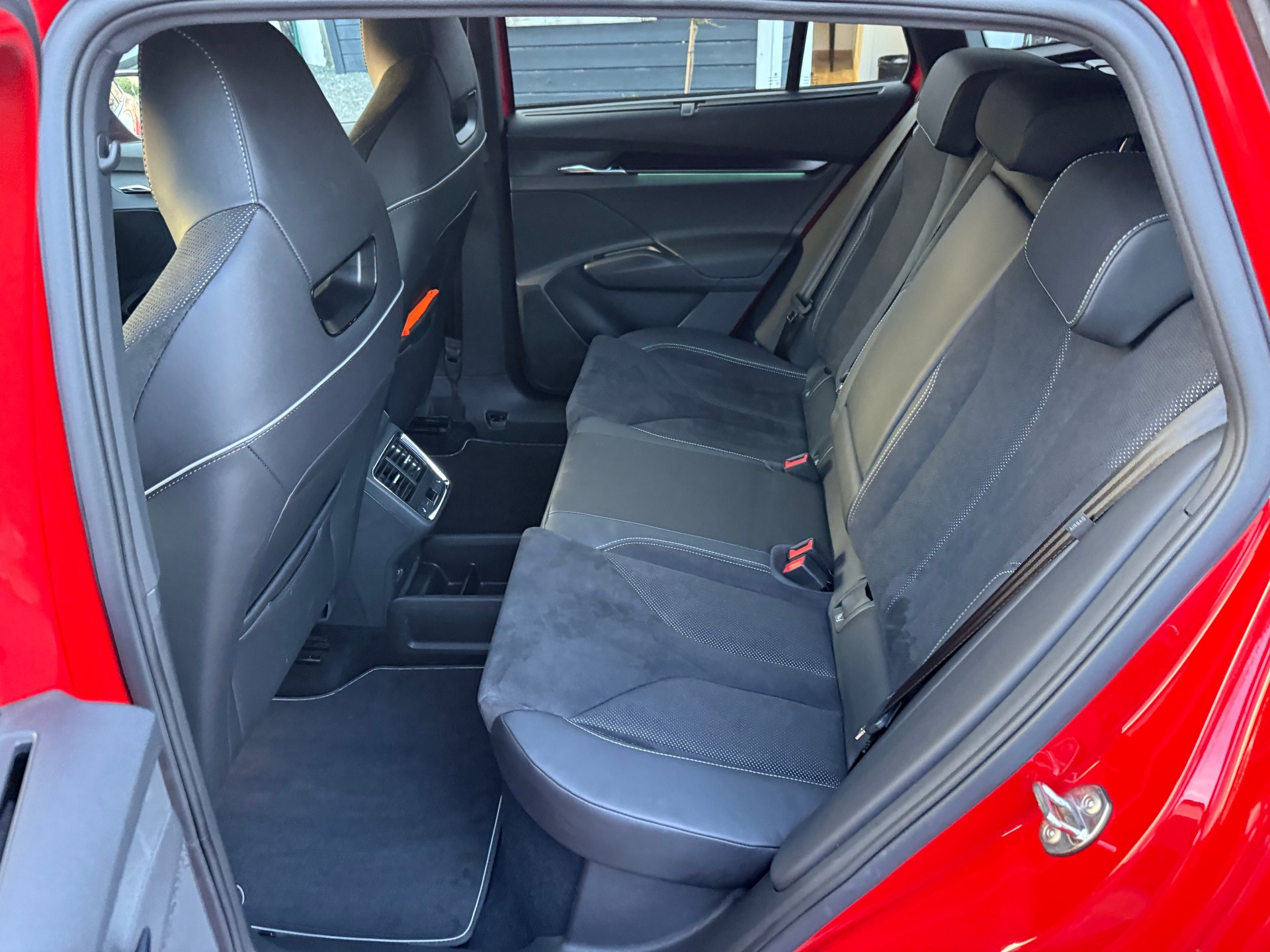 SKODA Enyaq iV 80x SportLine-image-8
