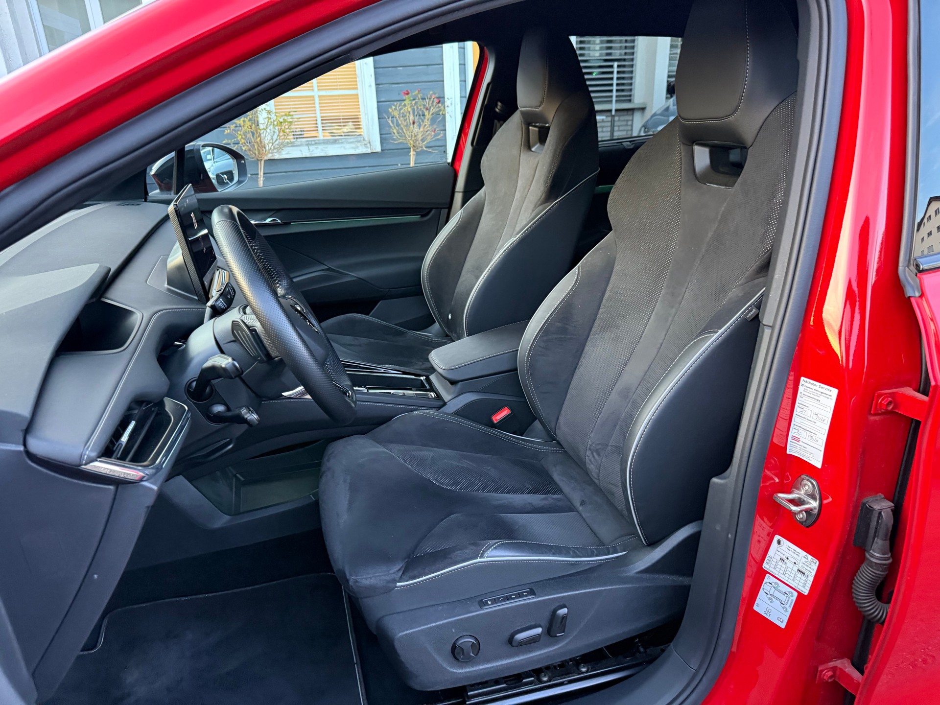SKODA Enyaq iV 80x SportLine-image-10