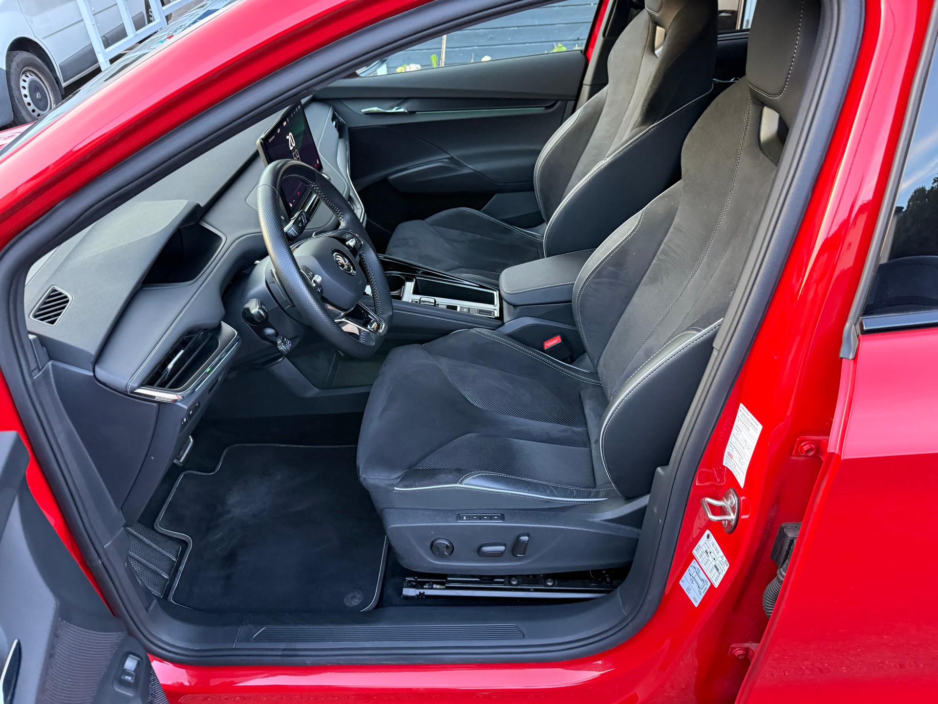 SKODA Enyaq iV 80x SportLine-image-11