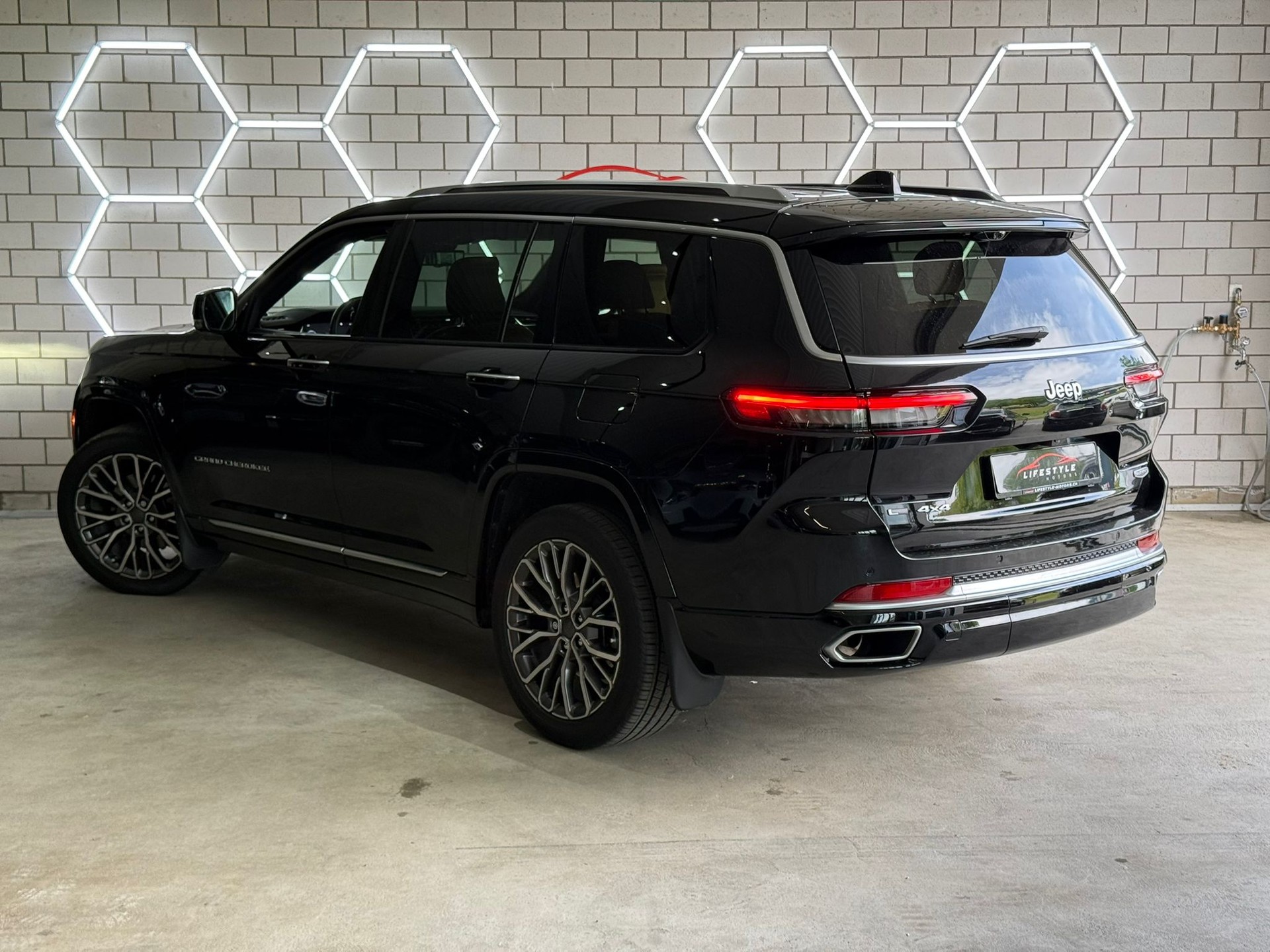 JEEP Grand Cherokee L Summit Reserve 5.7 Hemi 4x4-image-2