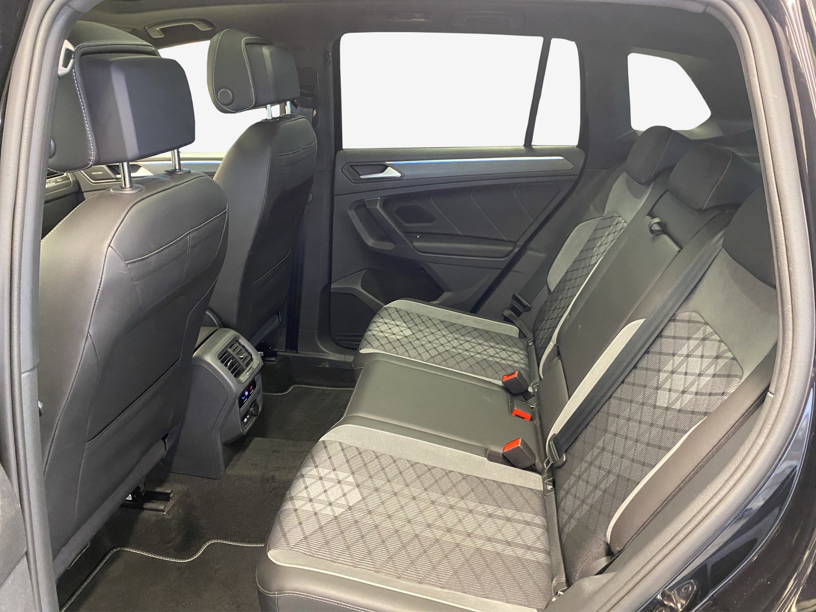 VW Tiguan 2.0TSI R-Line 4Motion DSG-image-11