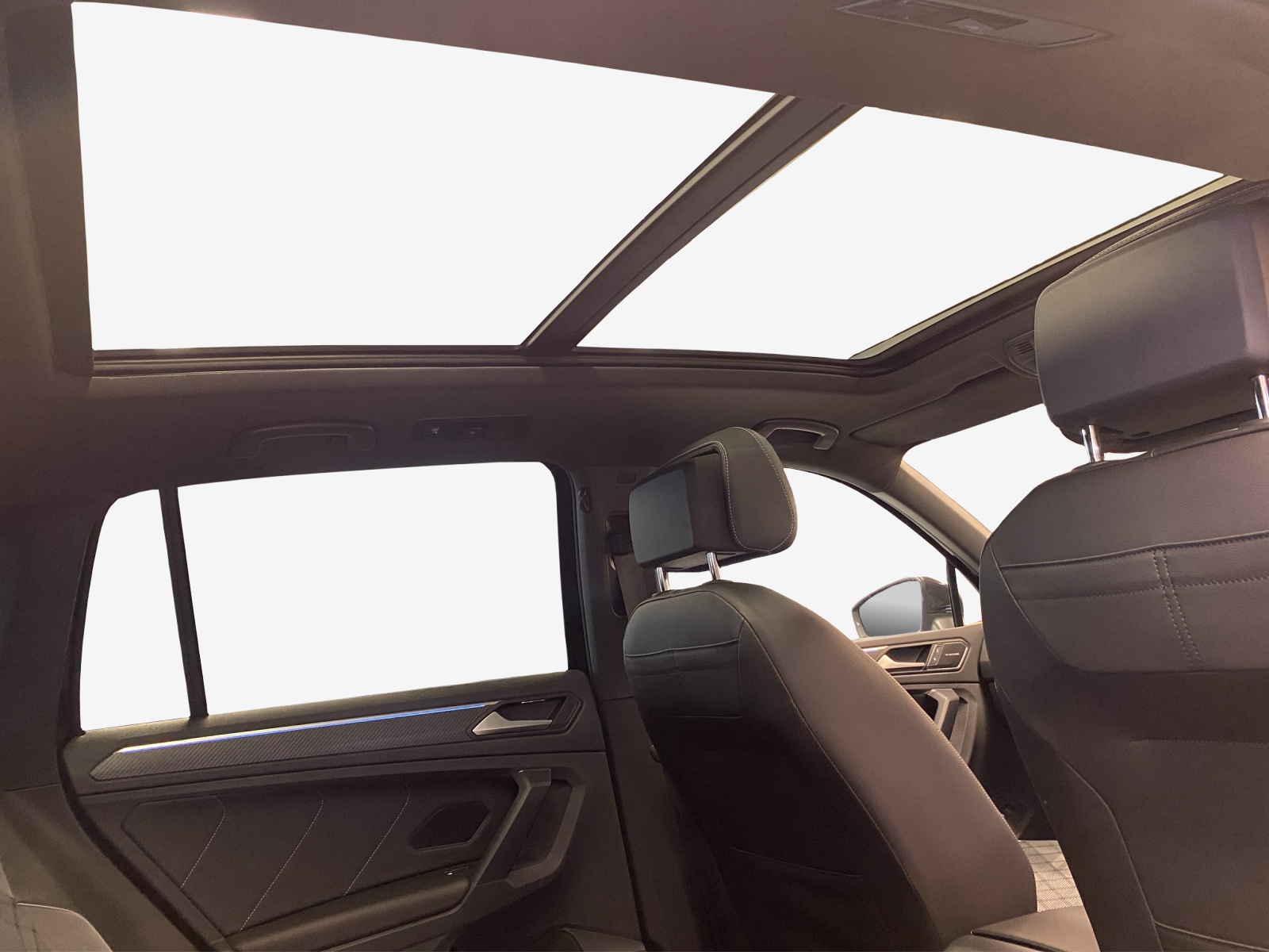 VW Tiguan 2.0TSI R-Line 4Motion DSG-image-14