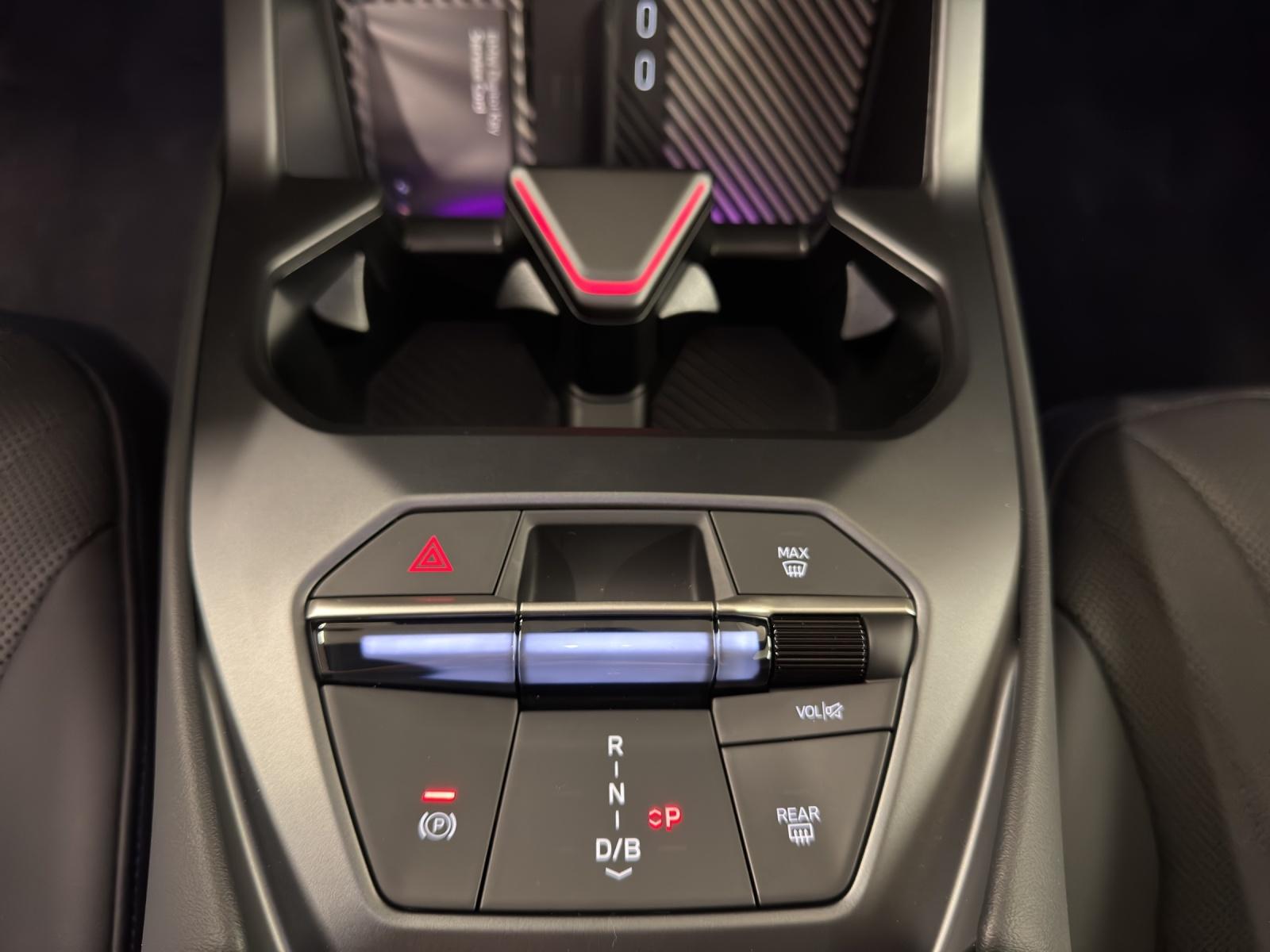 BMW iX3 50 xDrive-image-19