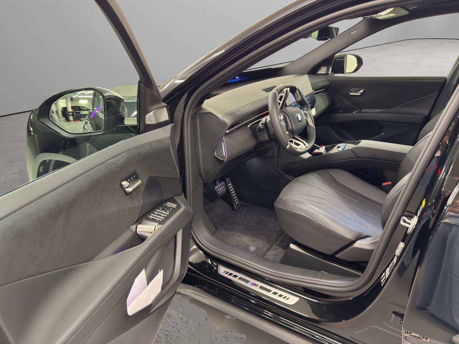 BMW iX3 50 xDrive-image-10