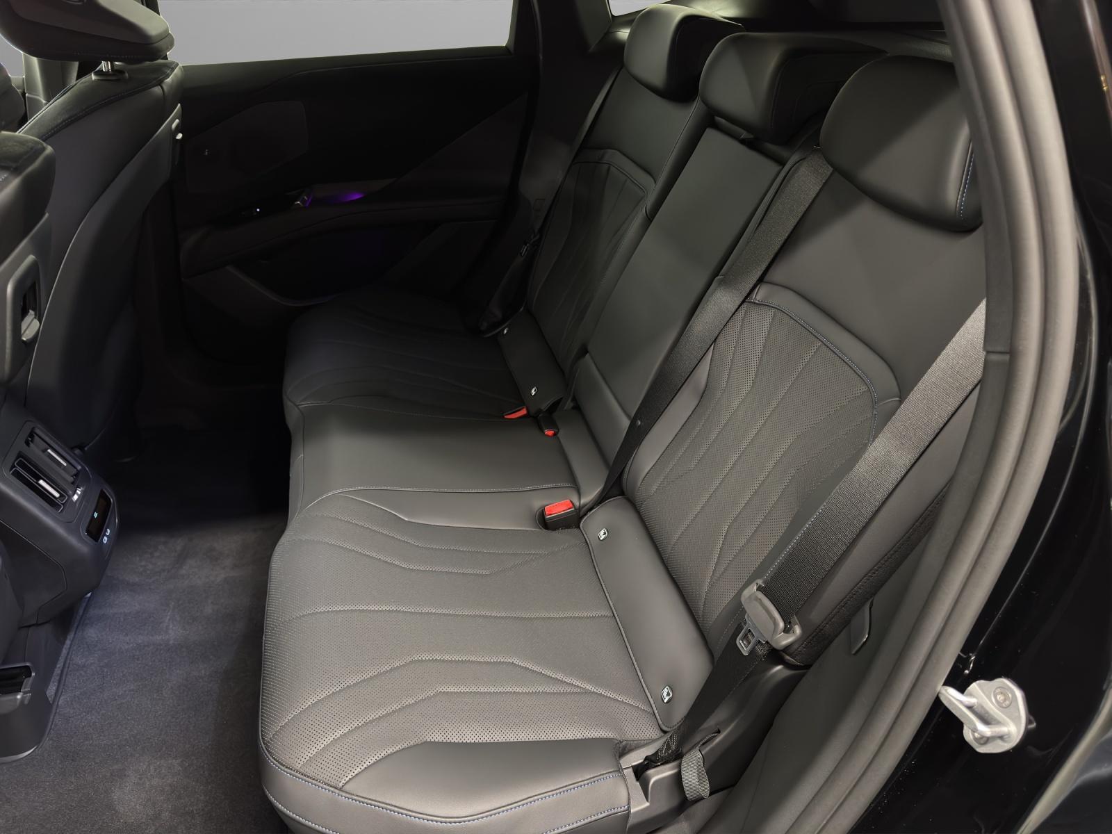 BMW iX3 50 xDrive-image-13