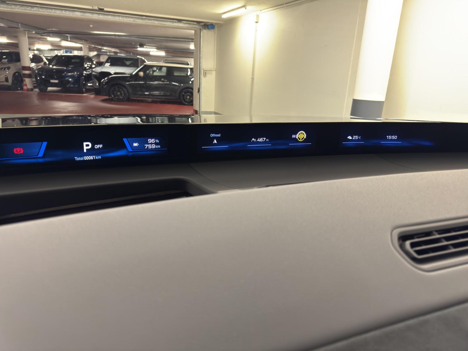 BMW iX3 50 xDrive-image-16