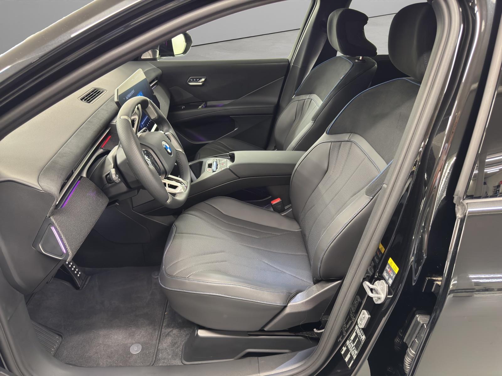 BMW iX3 50 xDrive-image-11
