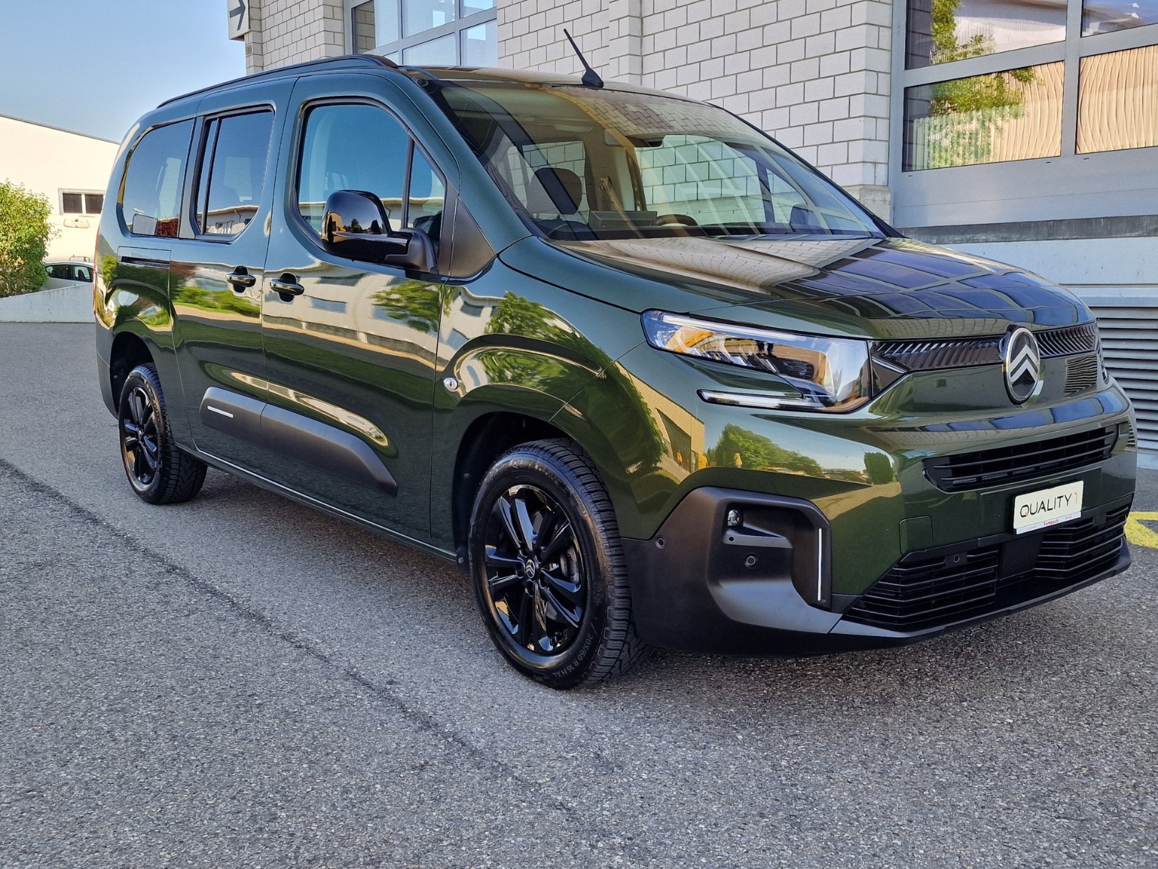 CITROEN Berlingo XL 1.5 BlueHDi 7 Plätze Max EAT8-image-0