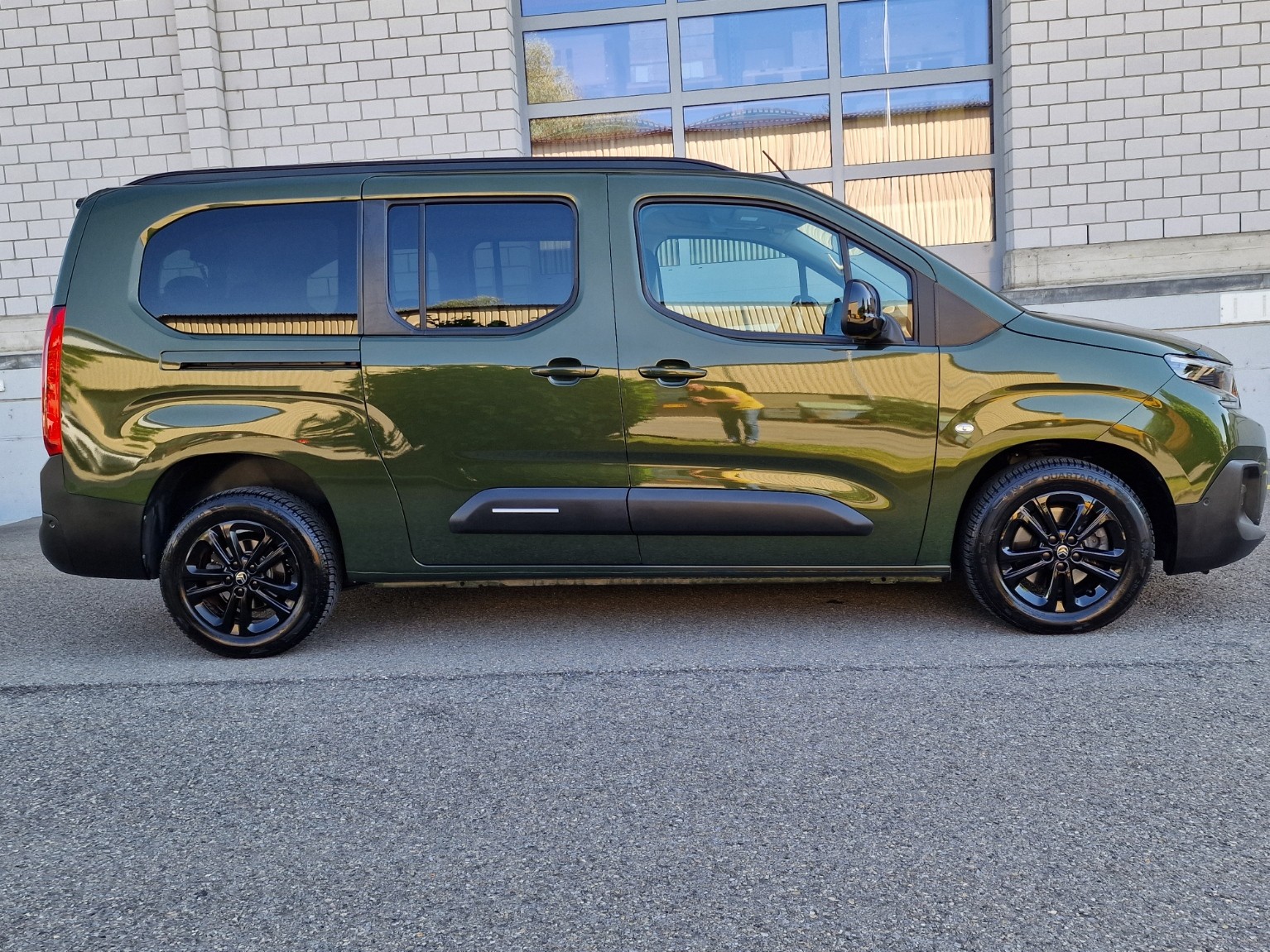 CITROEN Berlingo XL 1.5 BlueHDi 7 Plätze Max EAT8-image-3