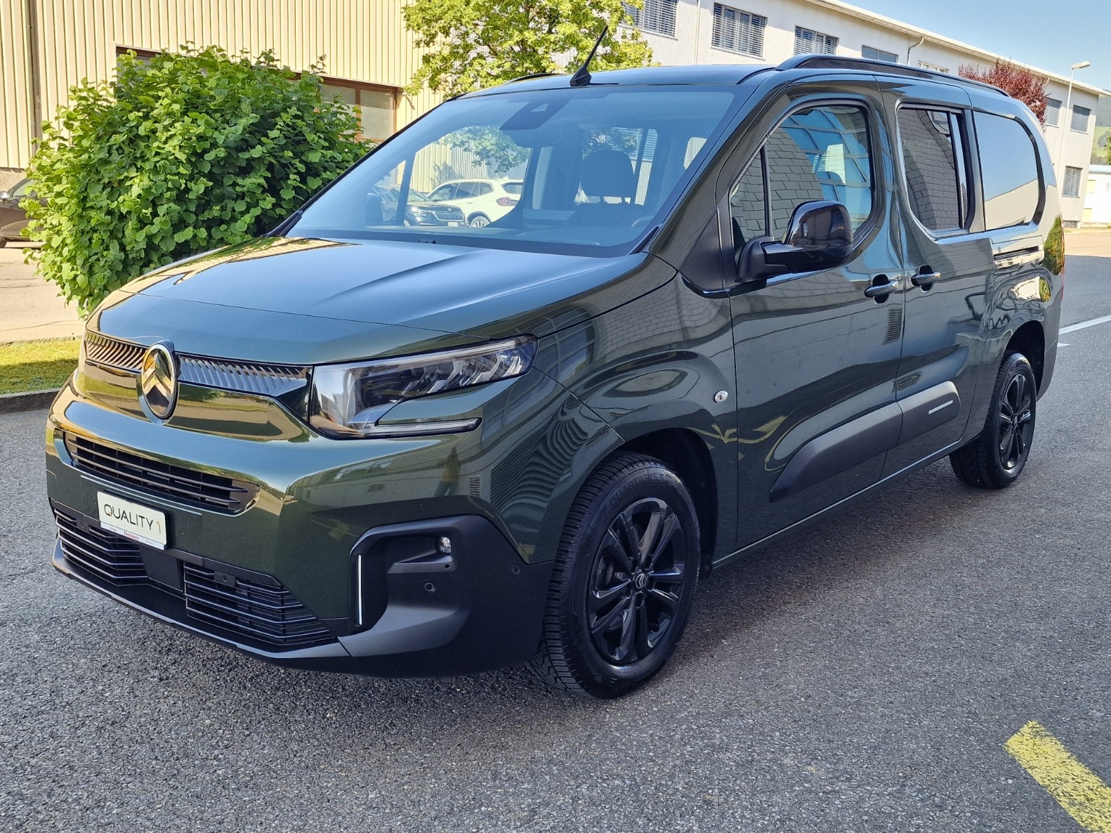 CITROEN Berlingo XL 1.5 BlueHDi 7 Plätze Max EAT8-image-1