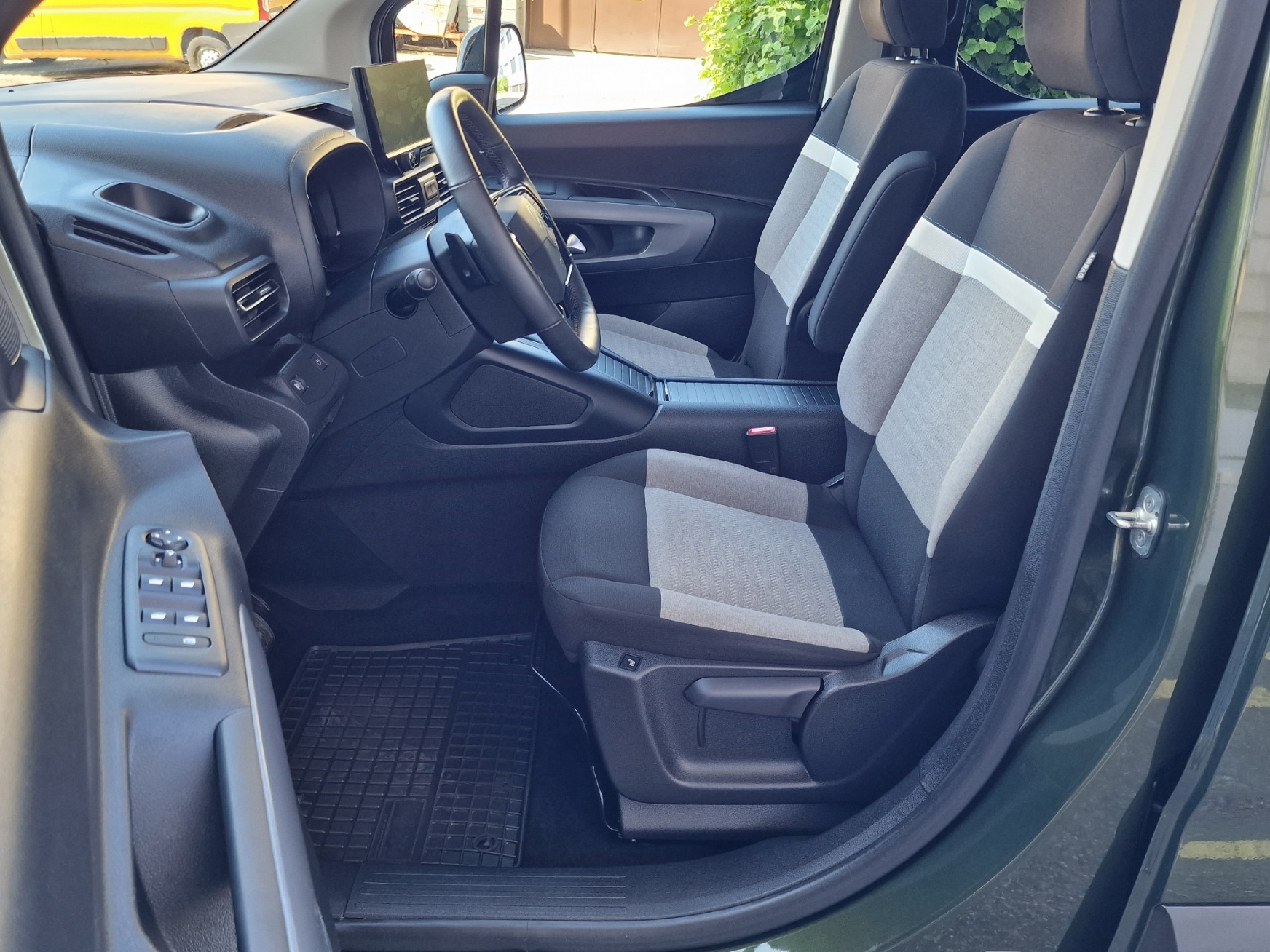CITROEN Berlingo XL 1.5 BlueHDi 7 Plätze Max EAT8-image-7