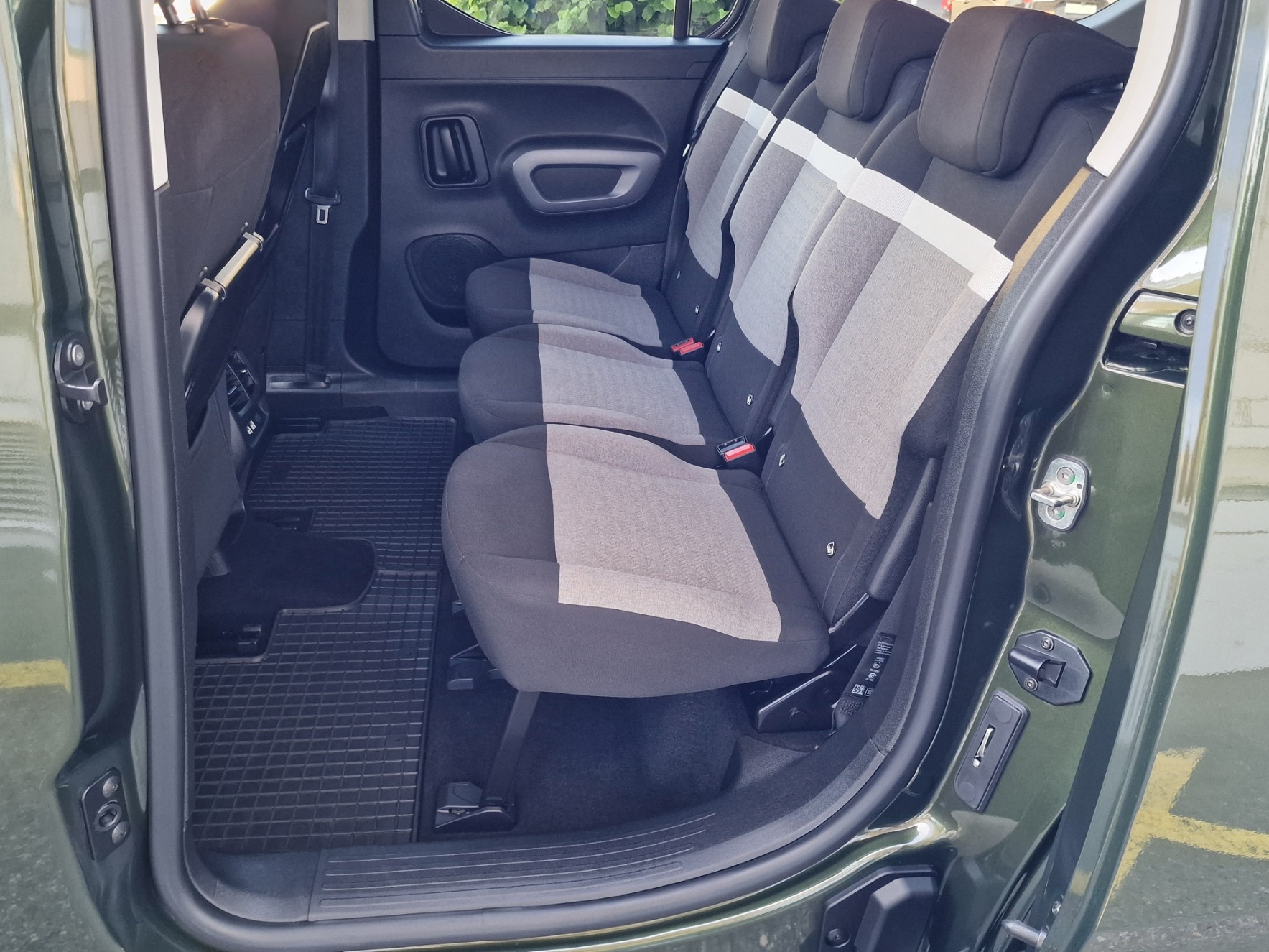 CITROEN Berlingo XL 1.5 BlueHDi 7 Plätze Max EAT8-image-12