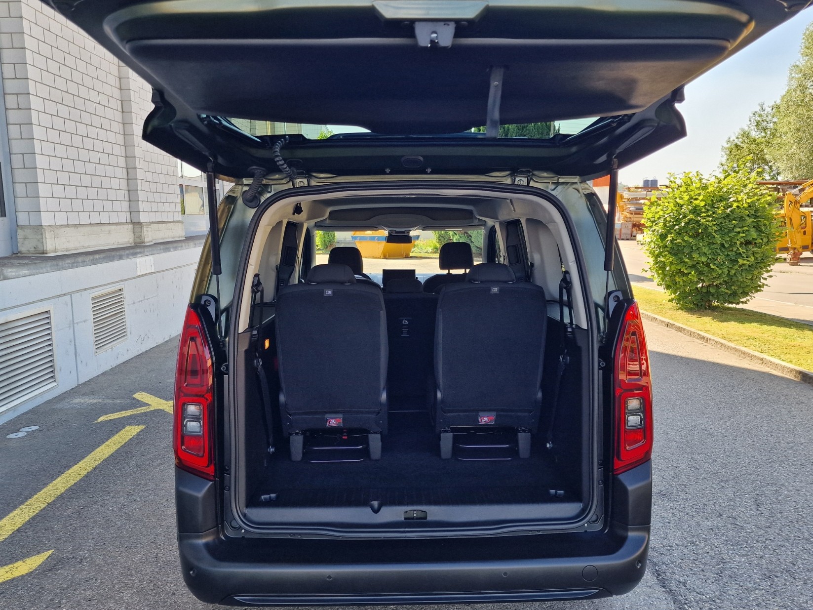 CITROEN Berlingo XL 1.5 BlueHDi 7 Plätze Max EAT8-image-14