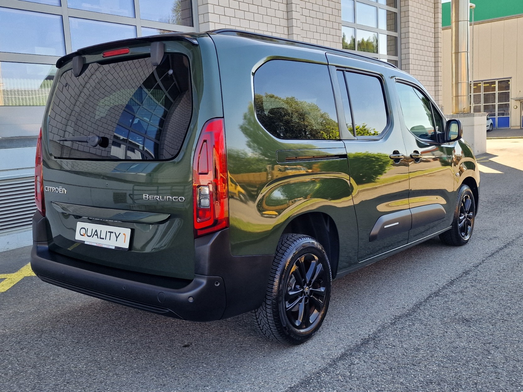 CITROEN Berlingo XL 1.5 BlueHDi 7 Plätze Max EAT8-image-4
