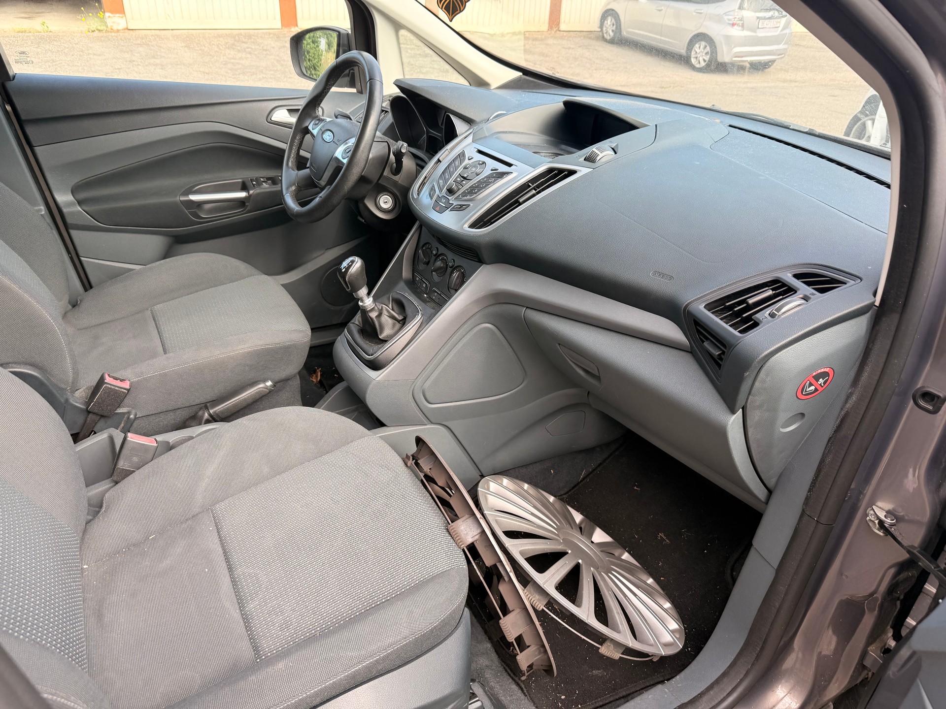 FORD C-Max 1.0 SCTi Titanium-image-5