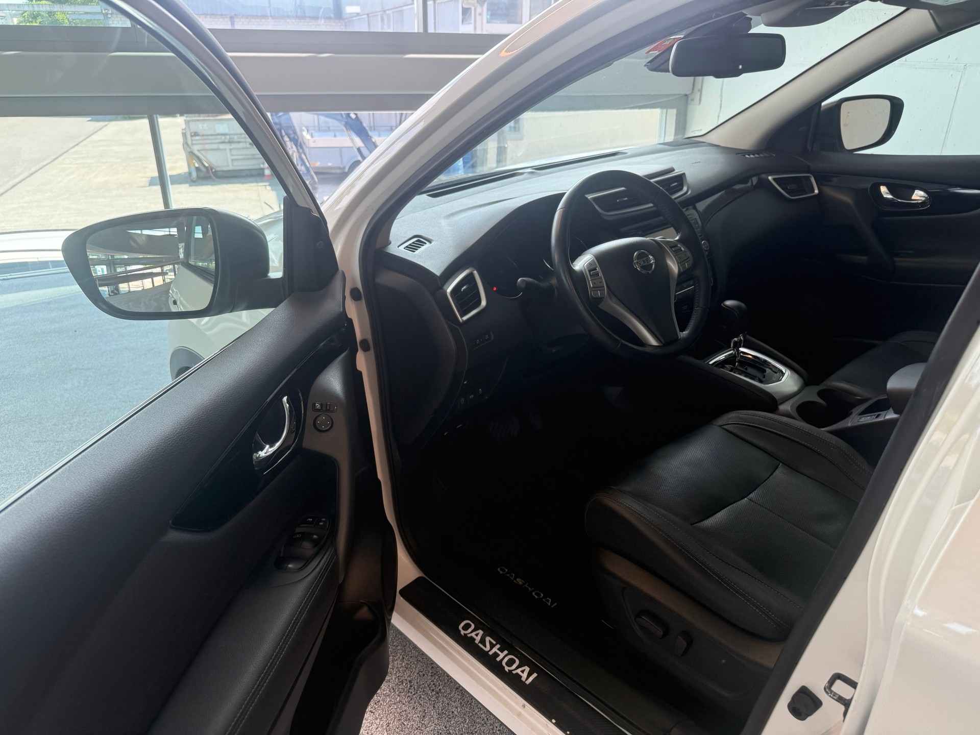 NISSAN Qashqai 1.6 dCi N-Connecta Xtronic CVT-image-6