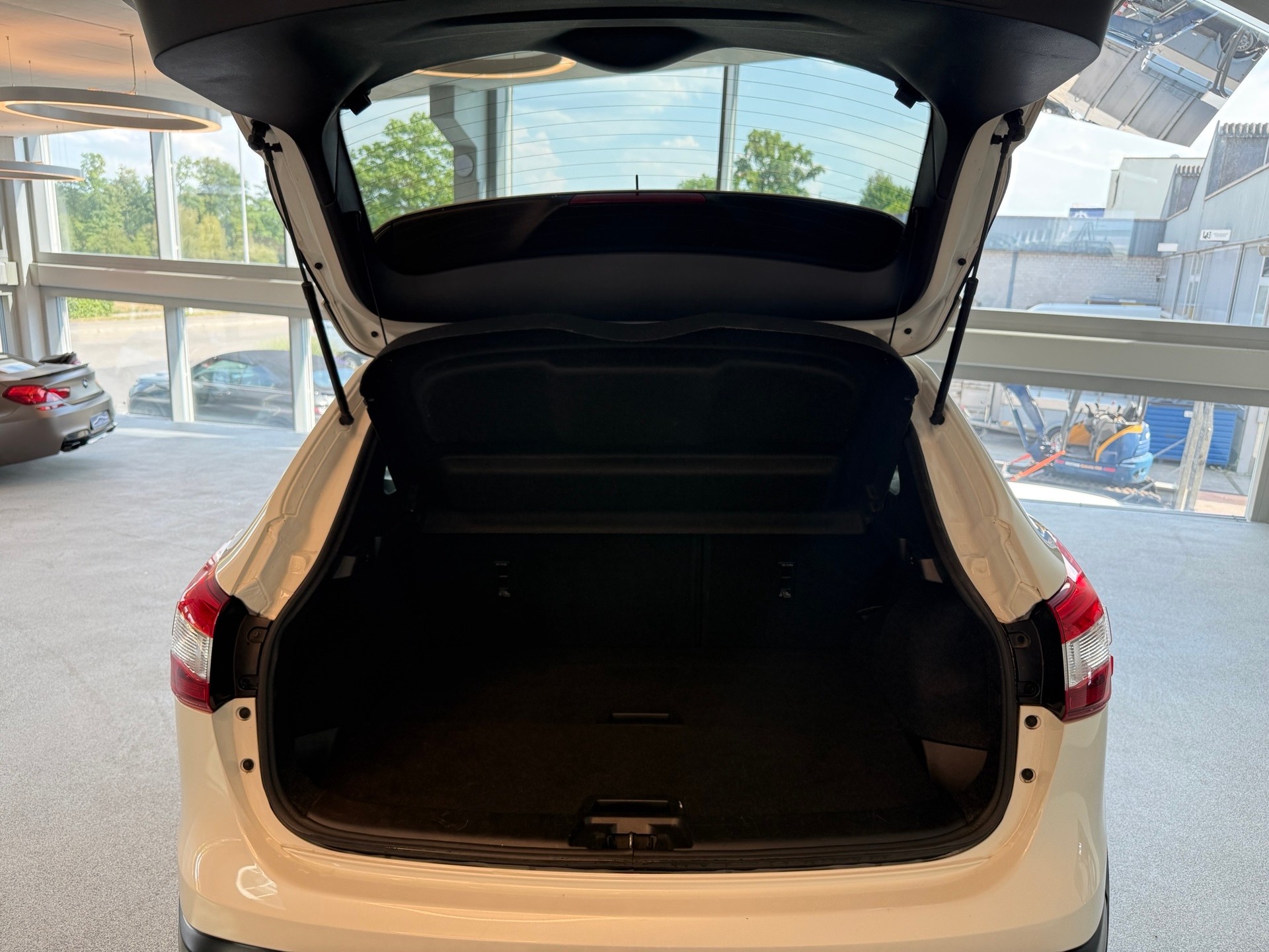 NISSAN Qashqai 1.6 dCi N-Connecta Xtronic CVT-image-10