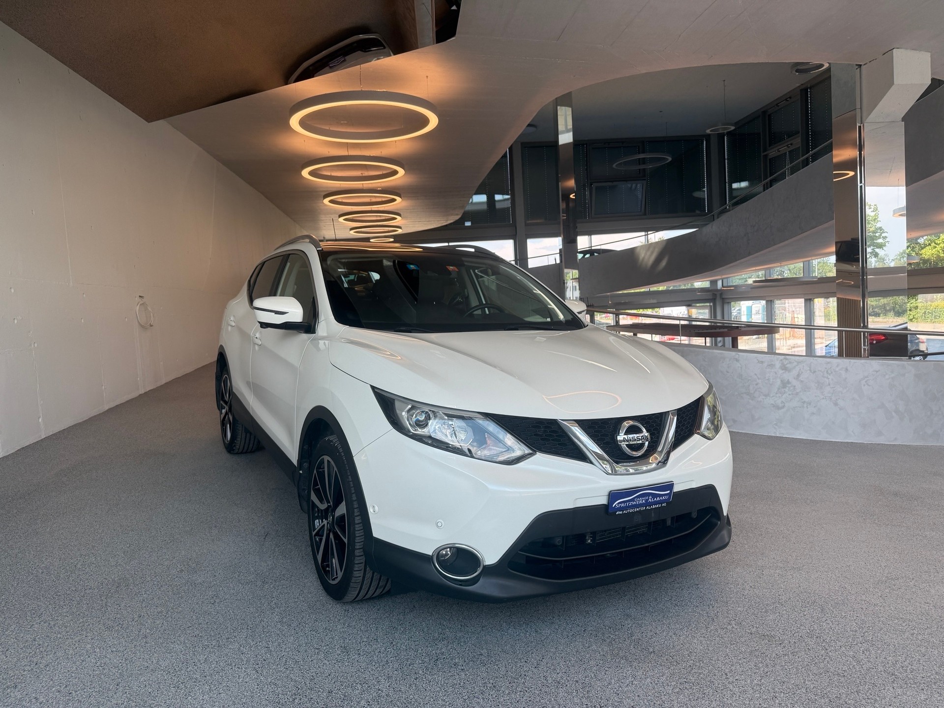 NISSAN Qashqai 1.6 dCi N-Connecta Xtronic CVT-image-2