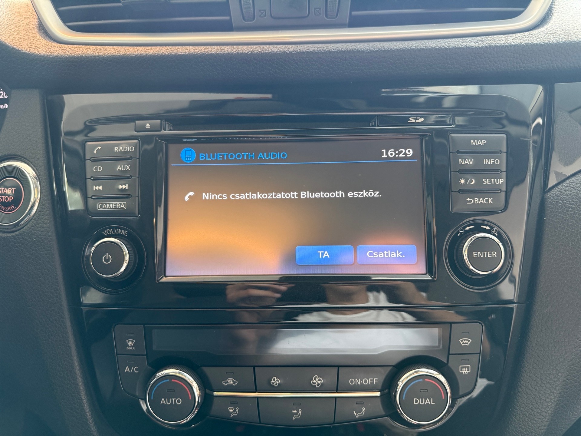NISSAN Qashqai 1.6 dCi N-Connecta Xtronic CVT-image-25